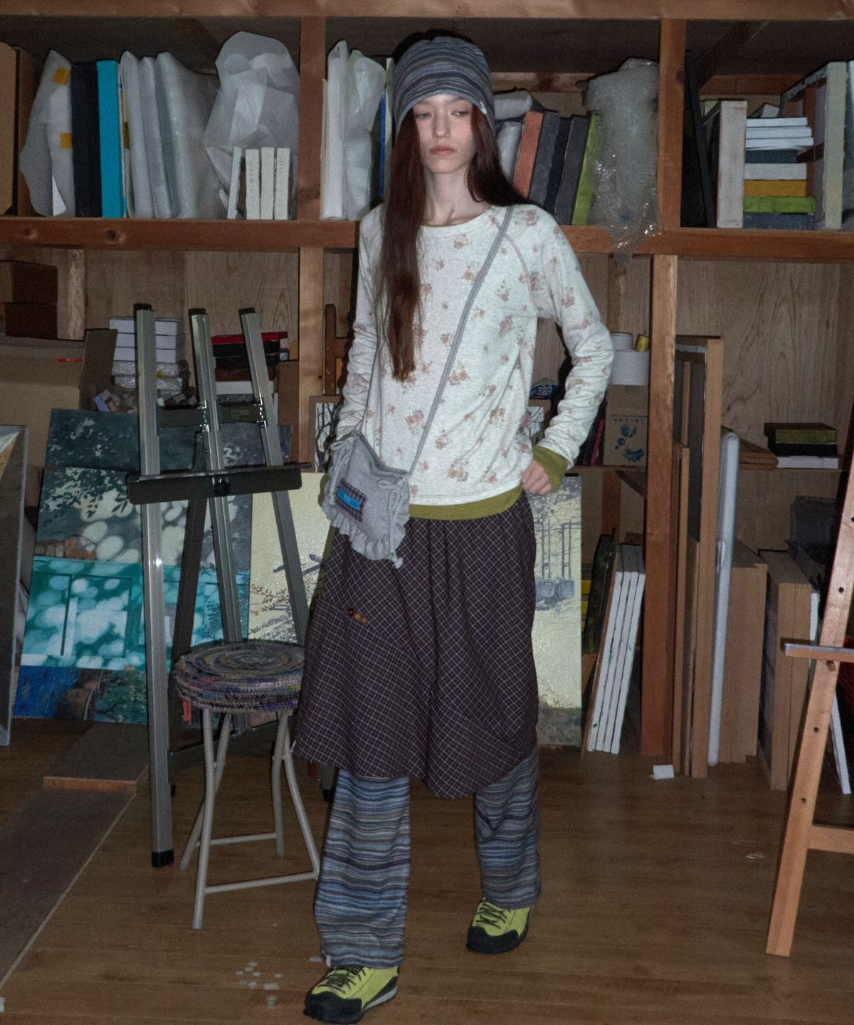 메종크렘(MAISON CREME) Soft floral raglan t-shirt_Light beige