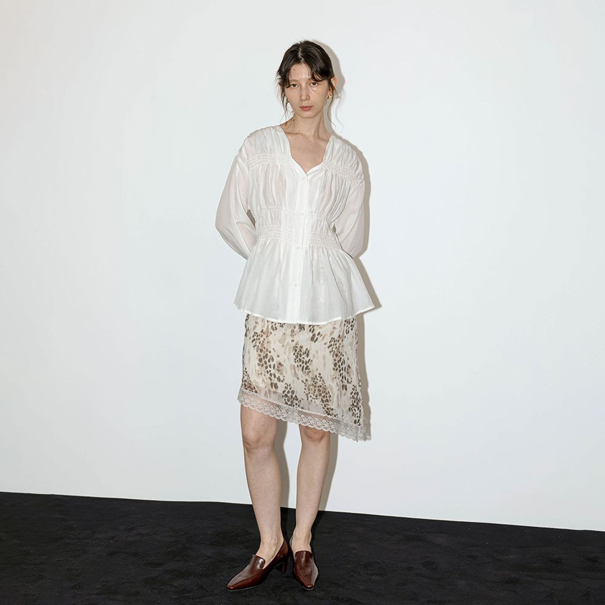 웬스데이딜라잇(WEDNESDAY DELIGHT) WD_Asymmetric lace skirt