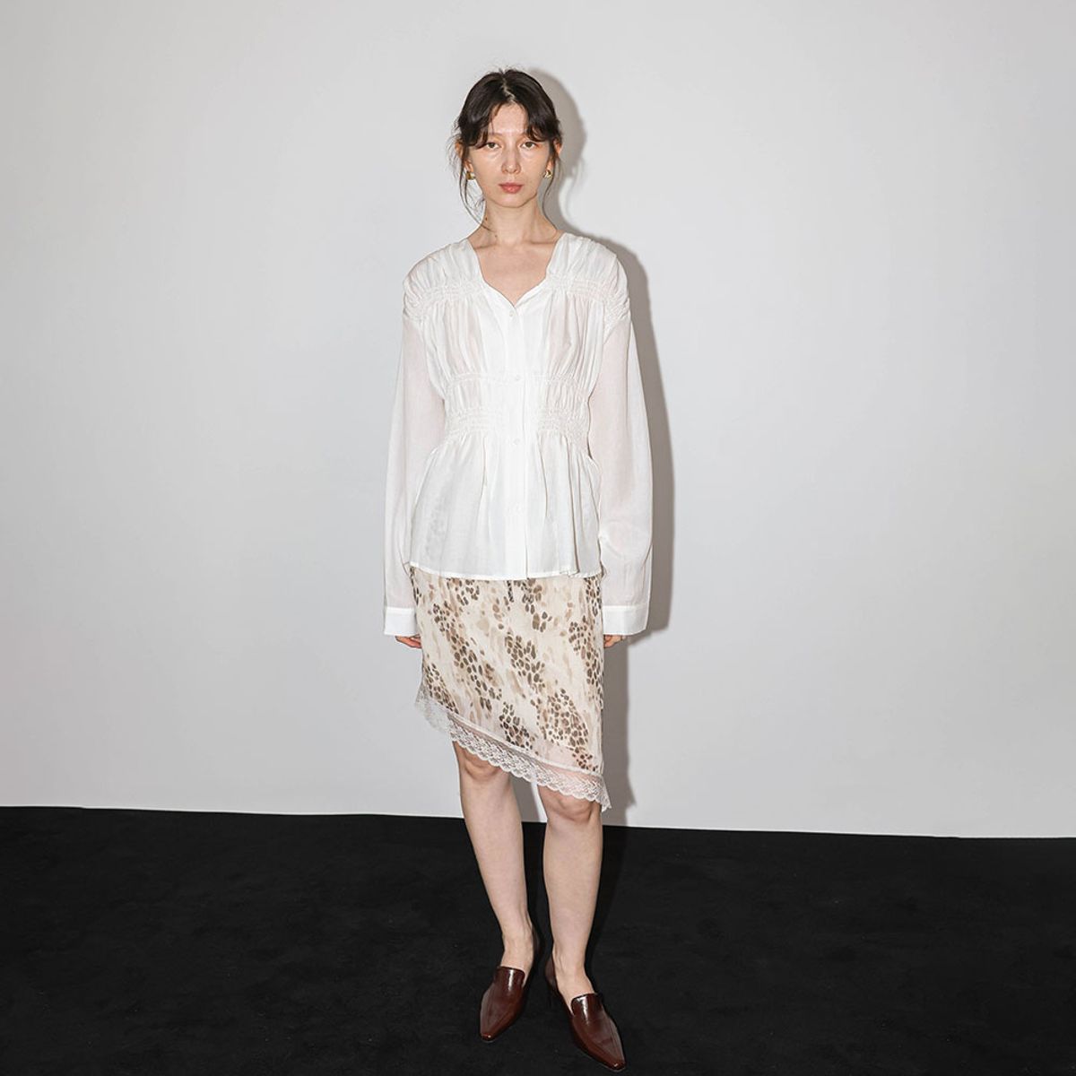 웬스데이딜라잇(WEDNESDAY DELIGHT) WD_Shirred waist blouse