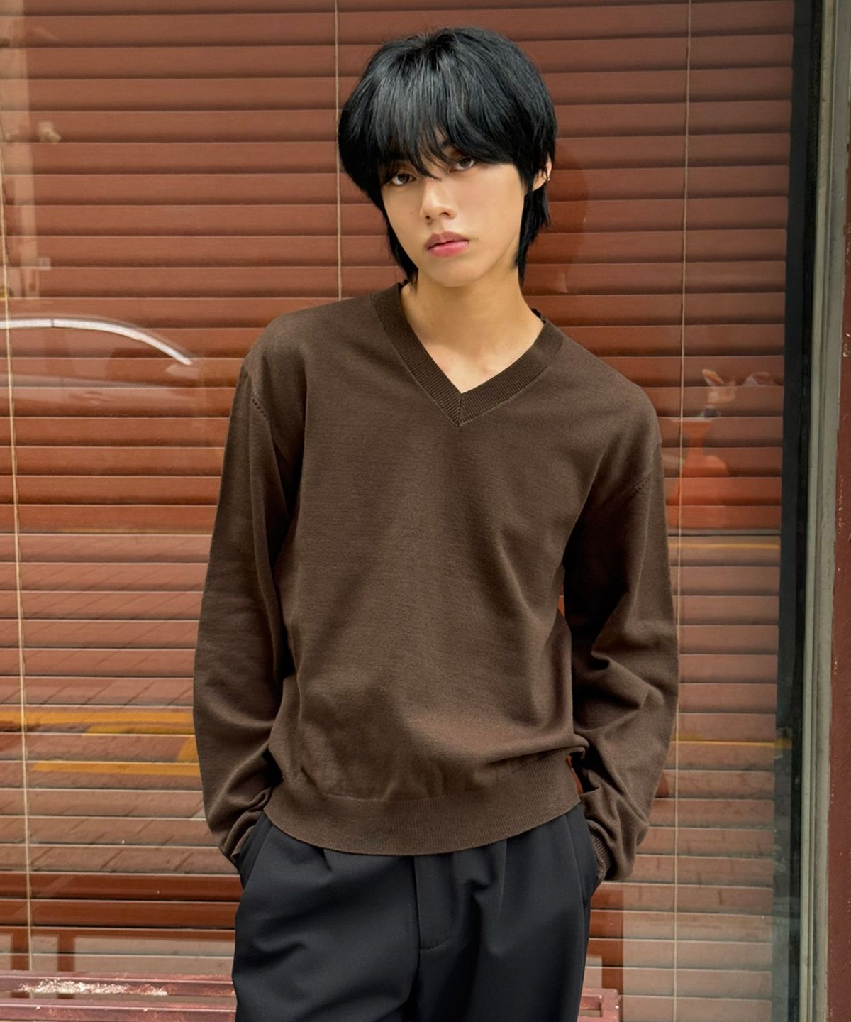 시그니처(SIGNATURE) 소프트 에센셜 V넥 레귤러 니트[브라운]