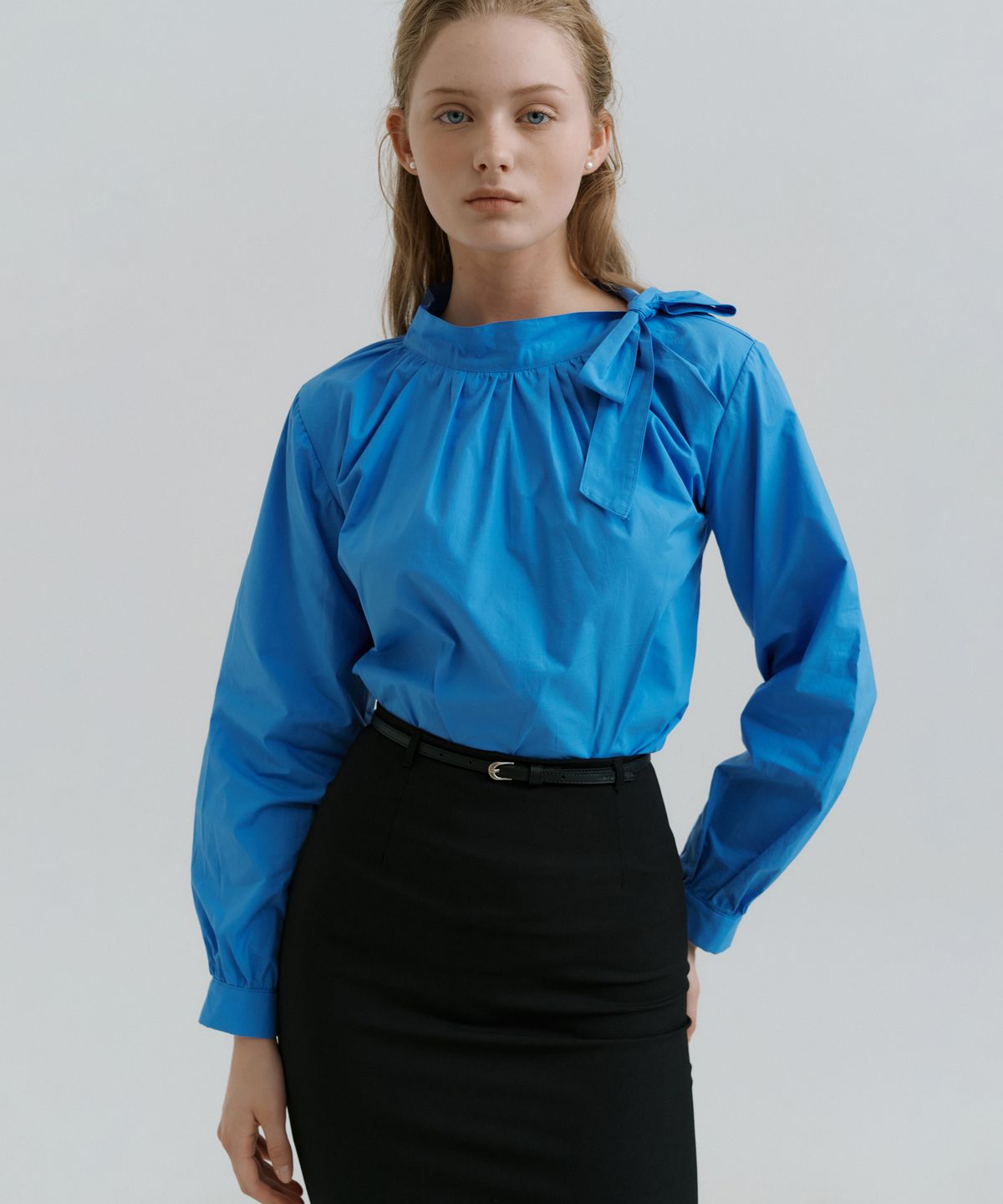 리올그(REORG) PAP SHIRRING SCARF BLOUSE CLASSIC BLUE