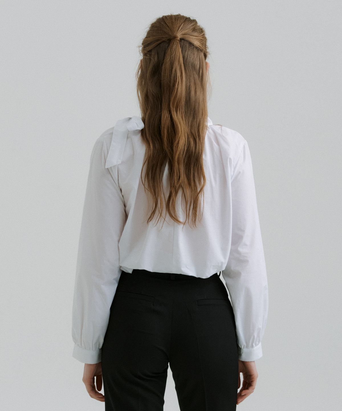 리올그(REORG) PAP SHIRRING SCARF BLOUSE WHITE