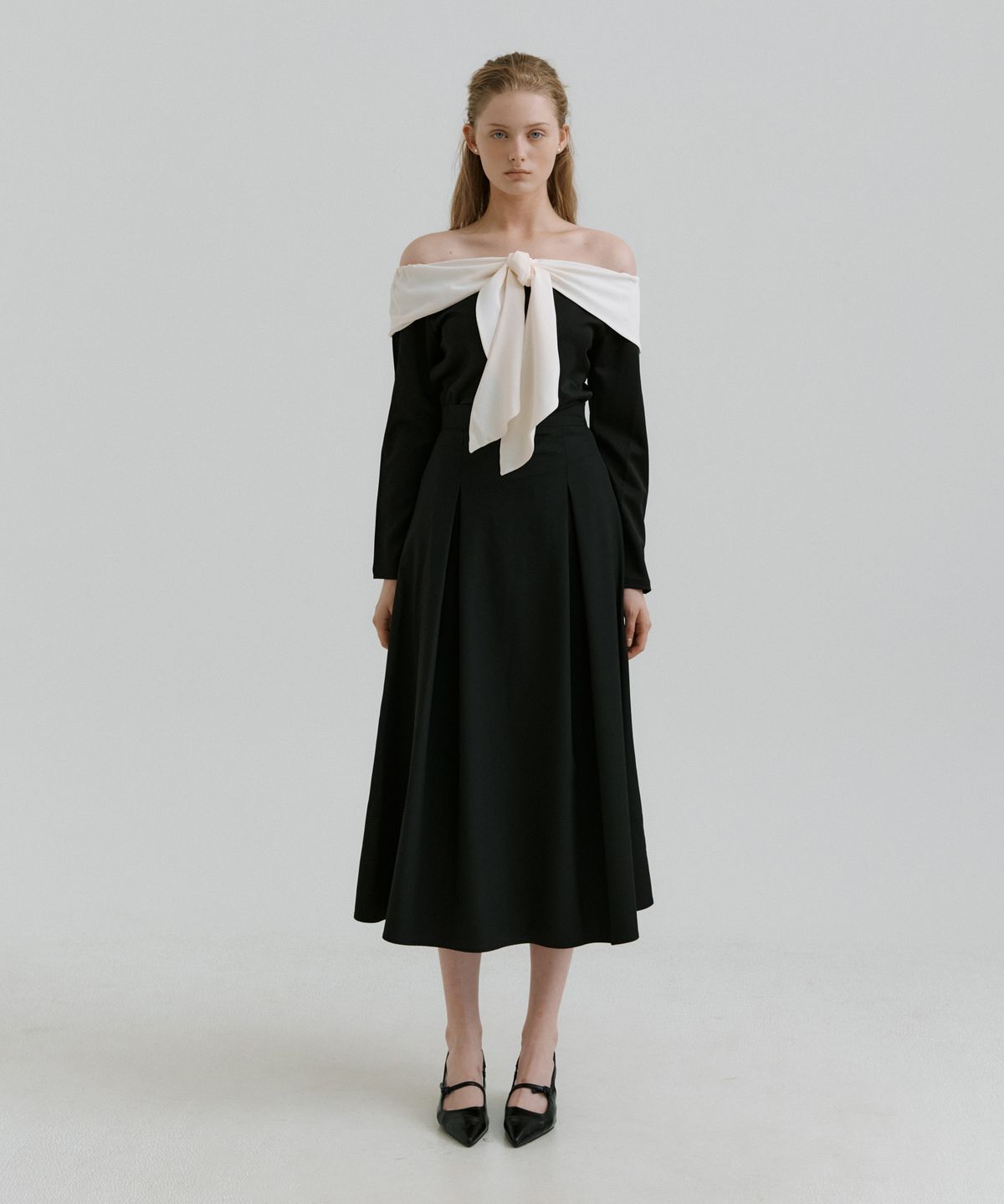 리올그(REORG) PAP COLORWAY OFF SHOULDER TIE BLOUSE BLACK