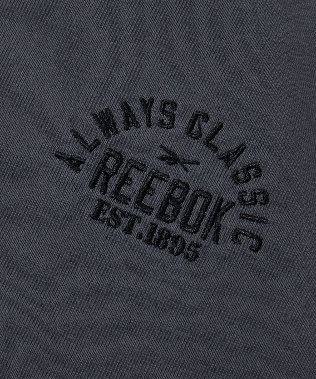 리복(REEBOK) 스몰 로고 반집업 맨투맨 - 차콜