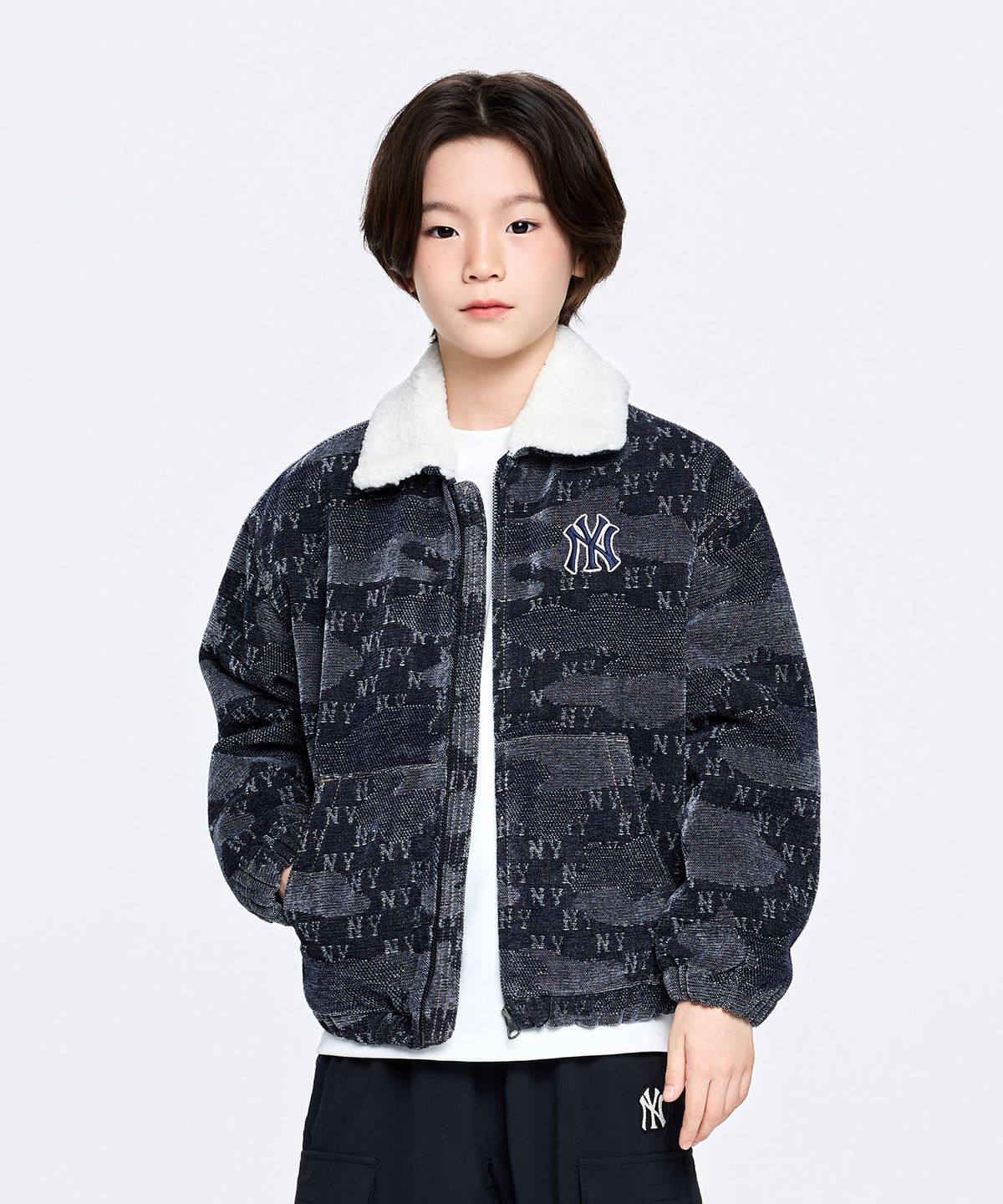엠엘비 키즈(MLB KIDS) 스트릿 카무플라주 모노그램 윈터 데님 점퍼 NY (Navy)