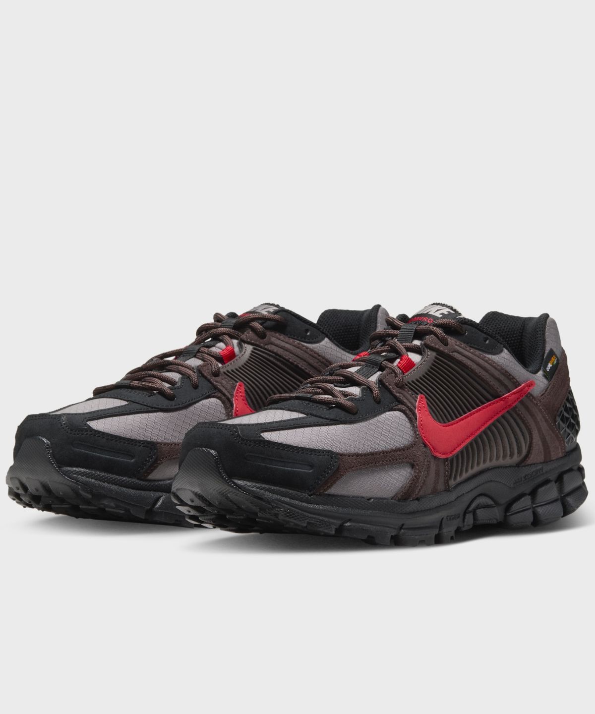 나이키(NIKE) 줌 보메로 5 CORDURA® M - 칼리지 그레이:바로크 브라운:블랙:유니버시티 레드 / IQ0380-001