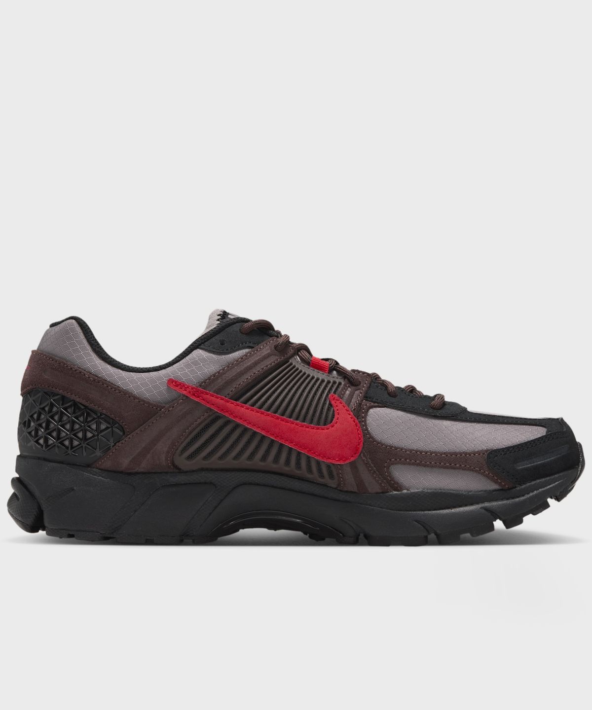 나이키(NIKE) 줌 보메로 5 CORDURA® M - 칼리지 그레이:바로크 브라운:블랙:유니버시티 레드 / IQ0380-001