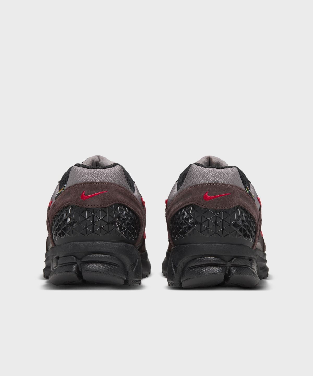 나이키(NIKE) 줌 보메로 5 CORDURA® M - 칼리지 그레이:바로크 브라운:블랙:유니버시티 레드 / IQ0380-001