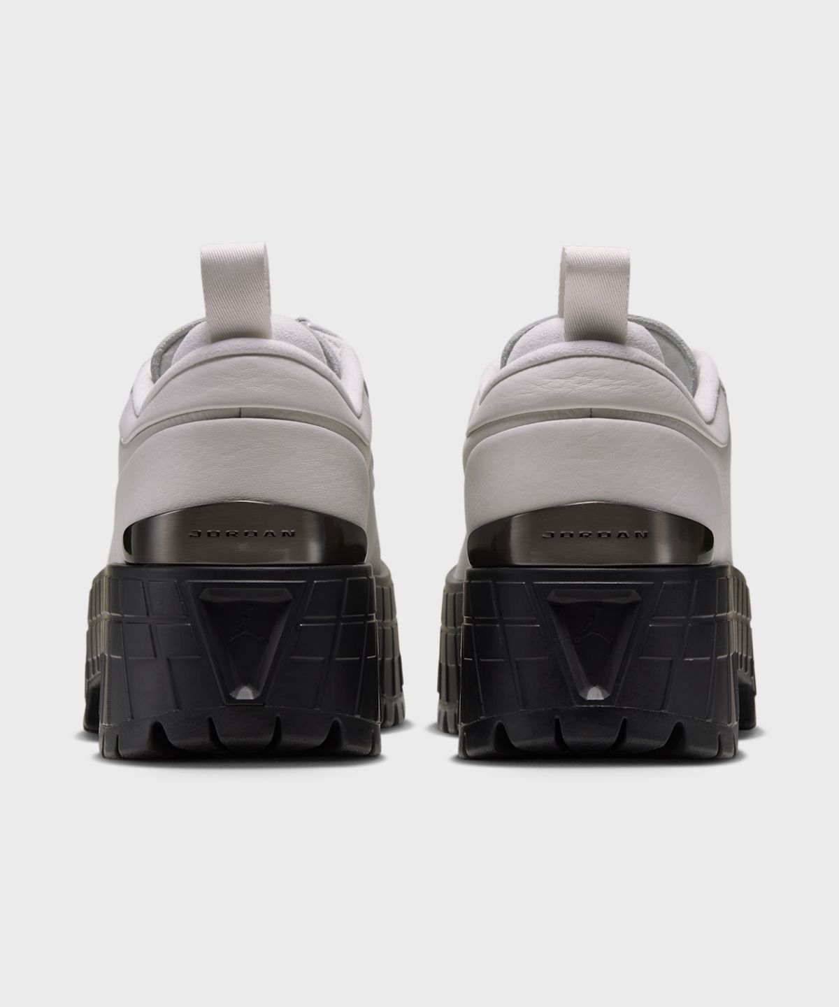 나이키(NIKE) 에어 조던 1 브루클린 로우 W - 스완:메탈릭 실버:블랙 / IQ4927-100