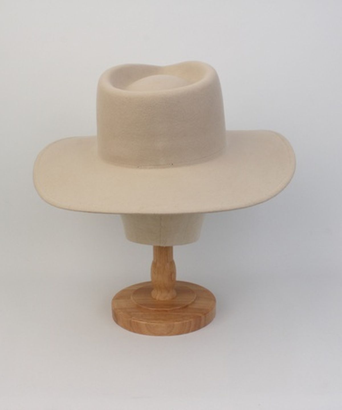 유니버셜 케미스트리(UNIVERSAL CHEMISTRY) V Ivory Wool Fedora 페도라