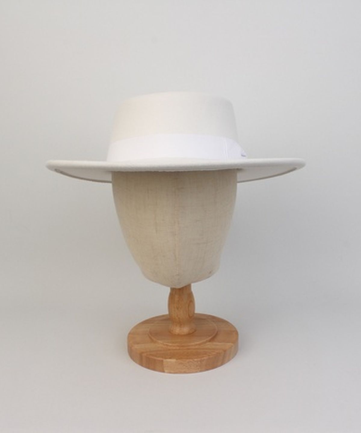유니버셜 케미스트리(UNIVERSAL CHEMISTRY) Wool White Ribbon Long Fedora 페도라