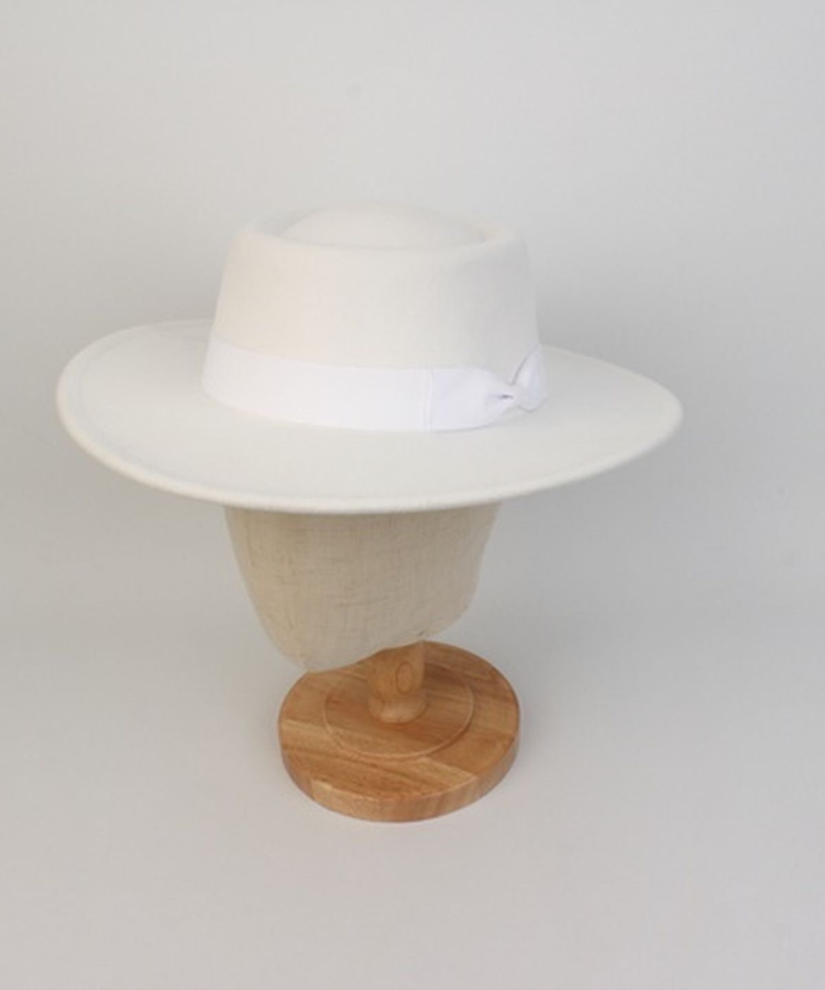 유니버셜 케미스트리(UNIVERSAL CHEMISTRY) Wool White Ribbon Long Fedora 페도라