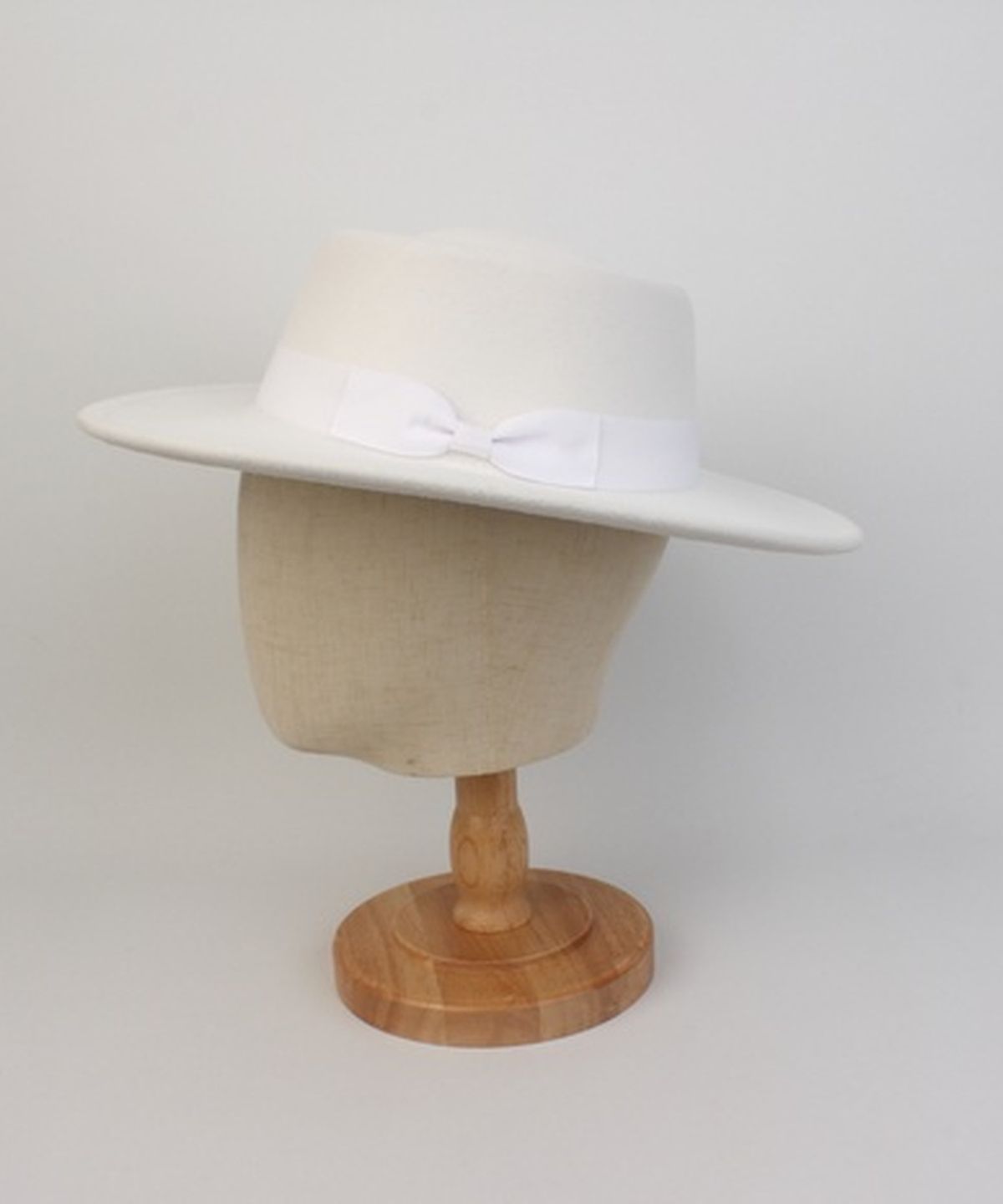 유니버셜 케미스트리(UNIVERSAL CHEMISTRY) Wool White Ribbon Long Fedora 페도라