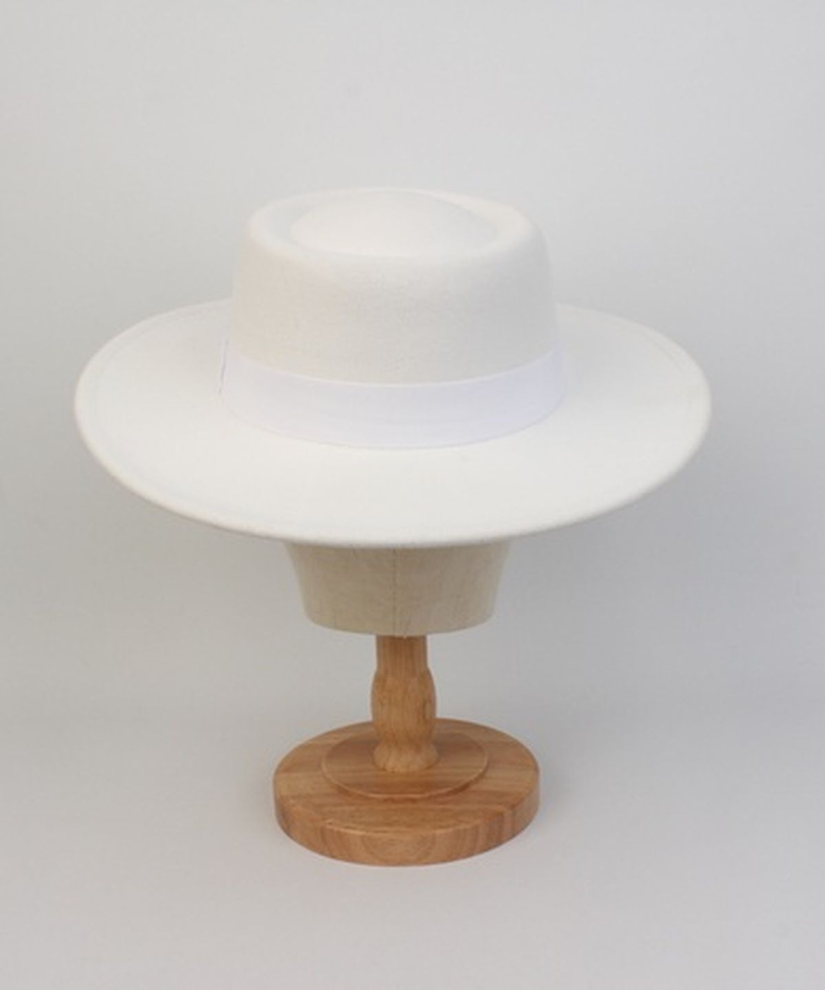 유니버셜 케미스트리(UNIVERSAL CHEMISTRY) Wool White Ribbon Long Fedora 페도라