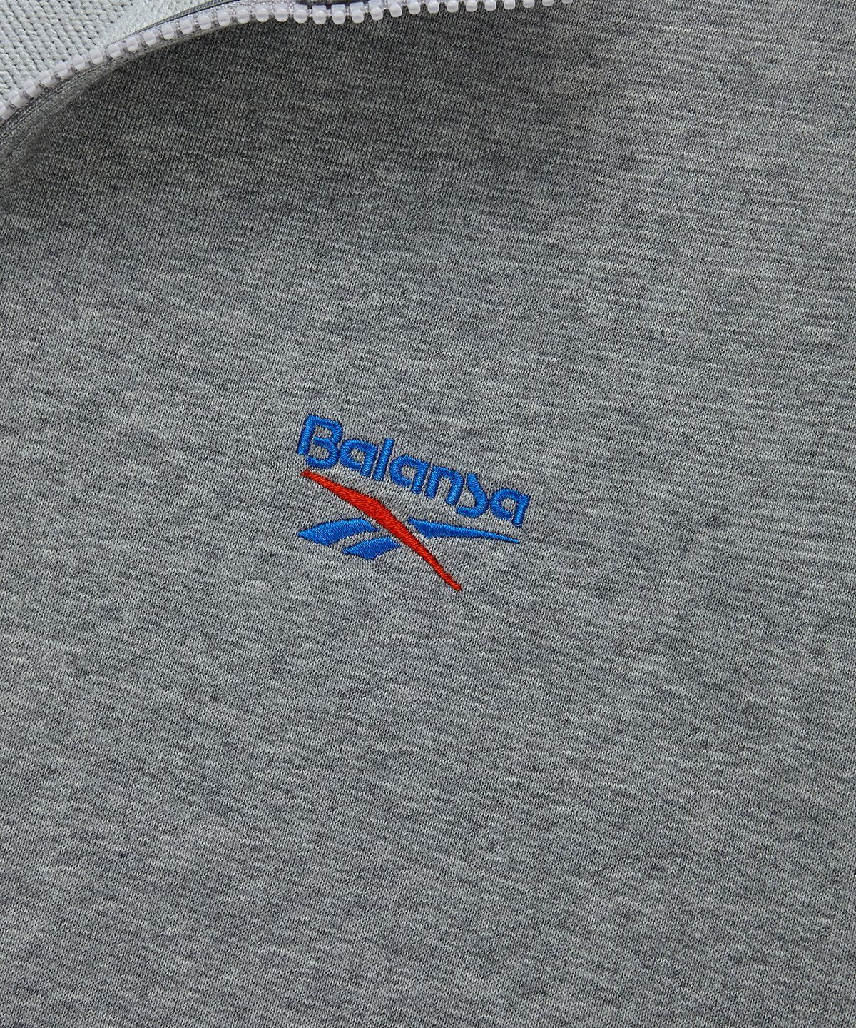 리복(REEBOK) [리복x발란사] 그래픽 하프 집업 - 그레이