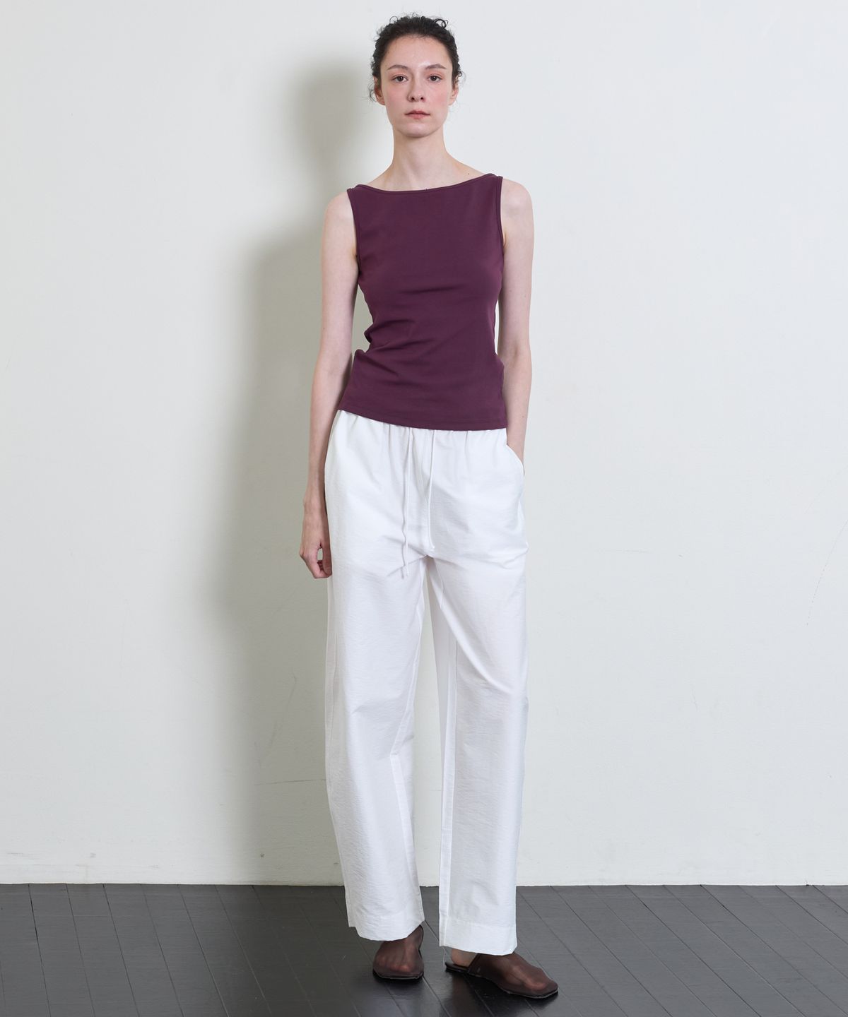 누베르(NUVERE) Flux Boatneck Sleeveless Plum