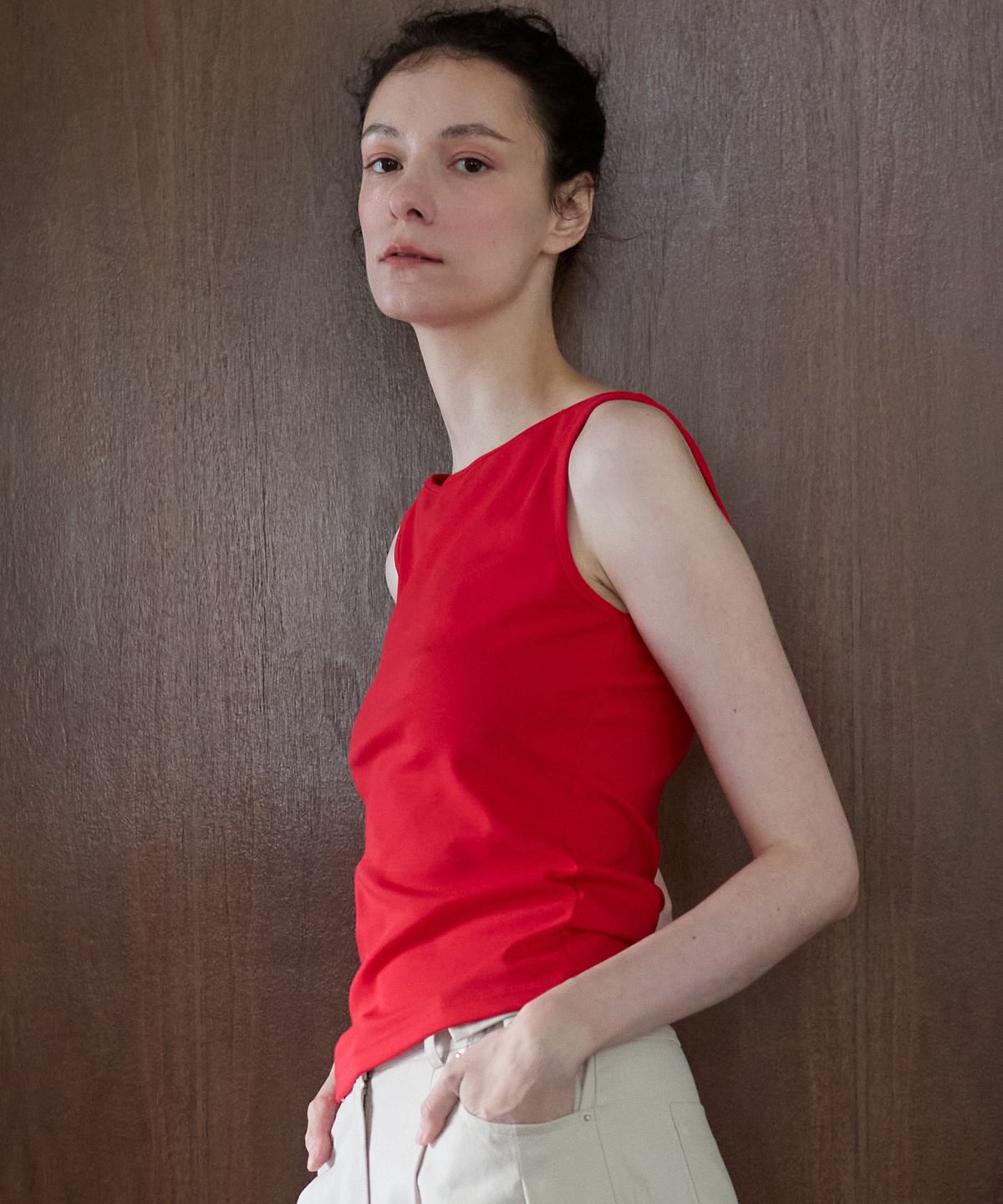 누베르(NUVERE) Flux Boatneck Sleeveless Red