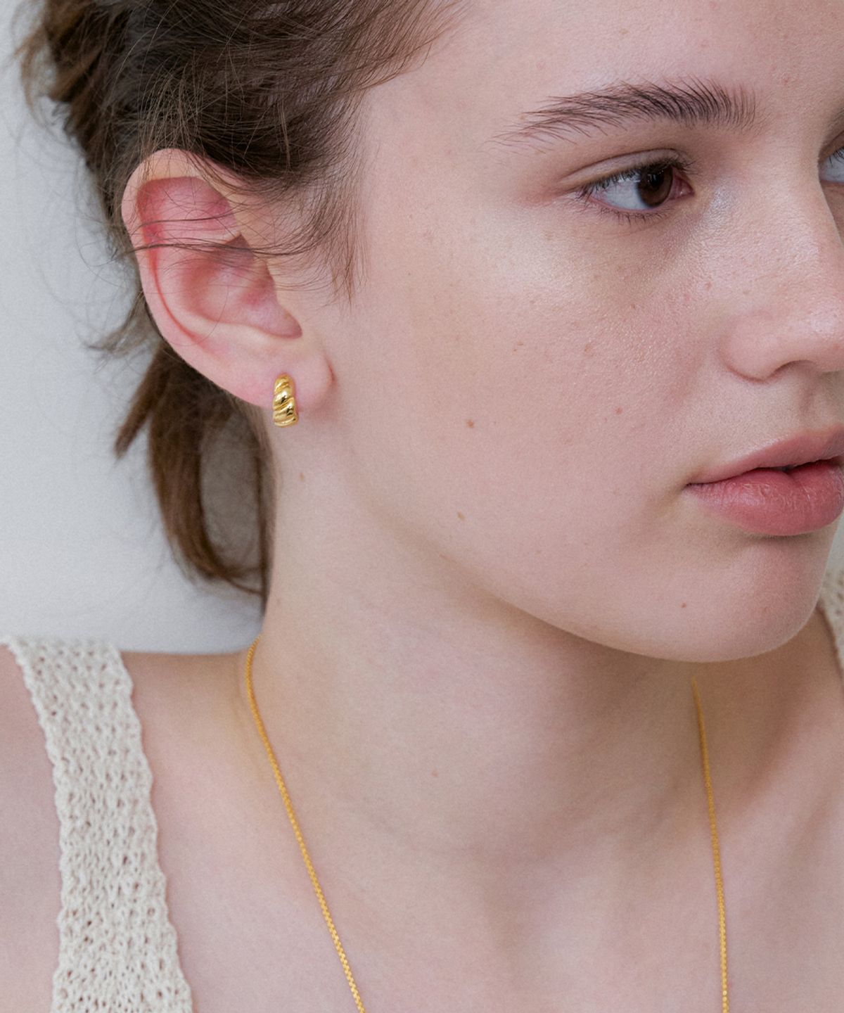 오블라(OVLA) twist baguette one touch earring JE090