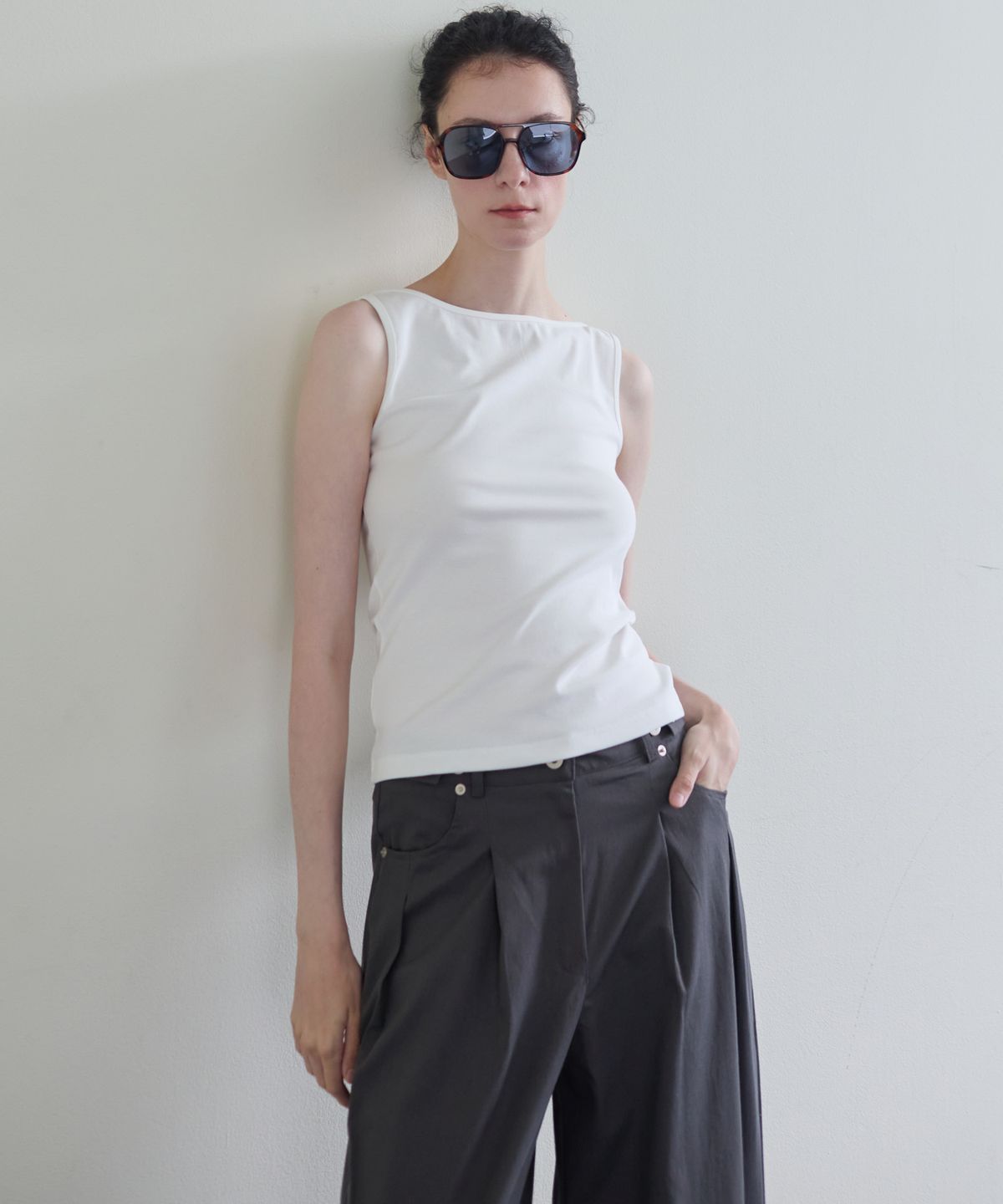 누베르(NUVERE) Flux Boatneck Sleeveless Ivory