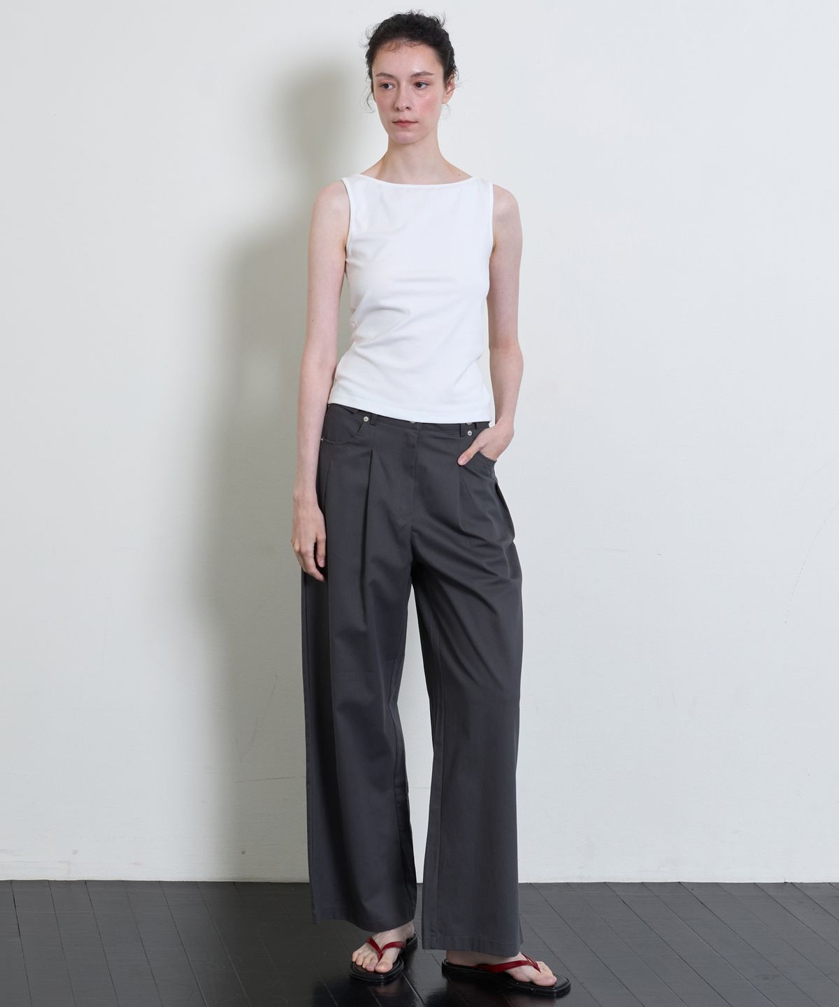 누베르(NUVERE) Flux Boatneck Sleeveless Ivory
