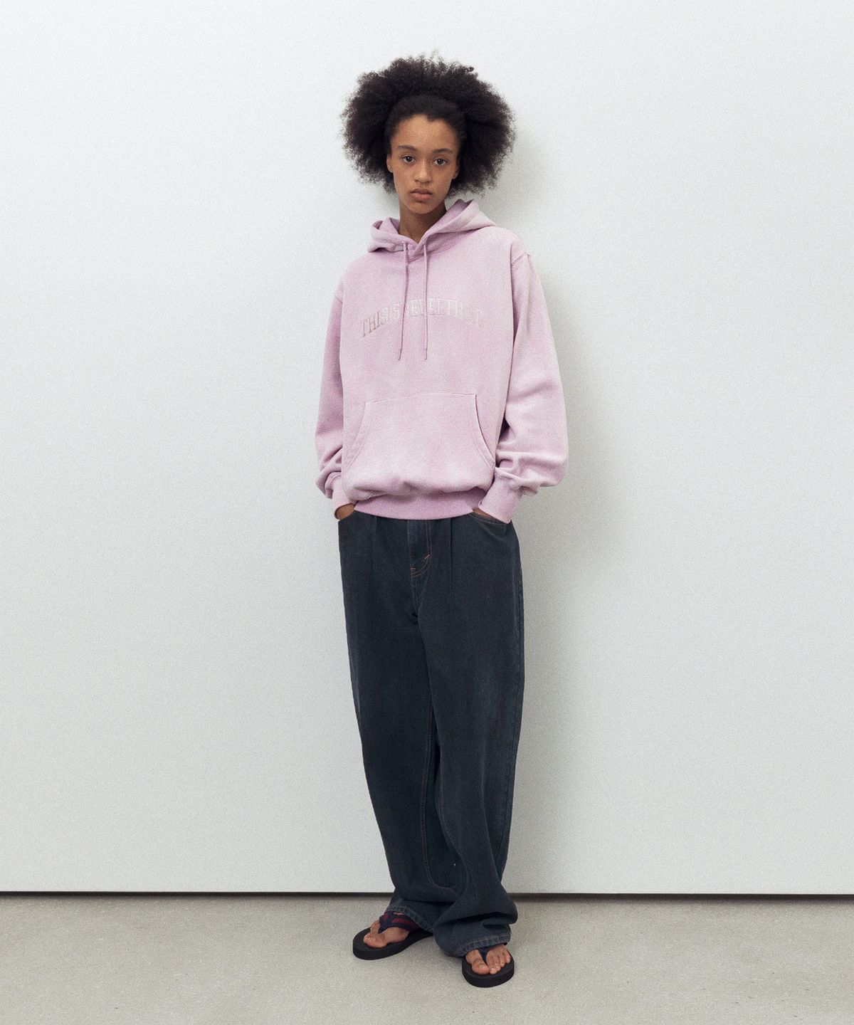 디스이즈네버댓(THISISNEVERTHAT) Arch-Logo Hoodie Pale Pink