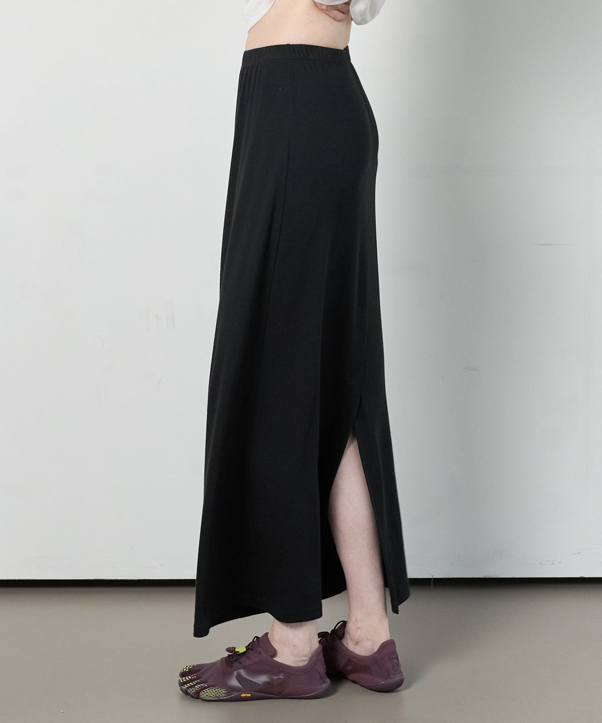 누베르(NUVERE) Mute Long Skirt Black