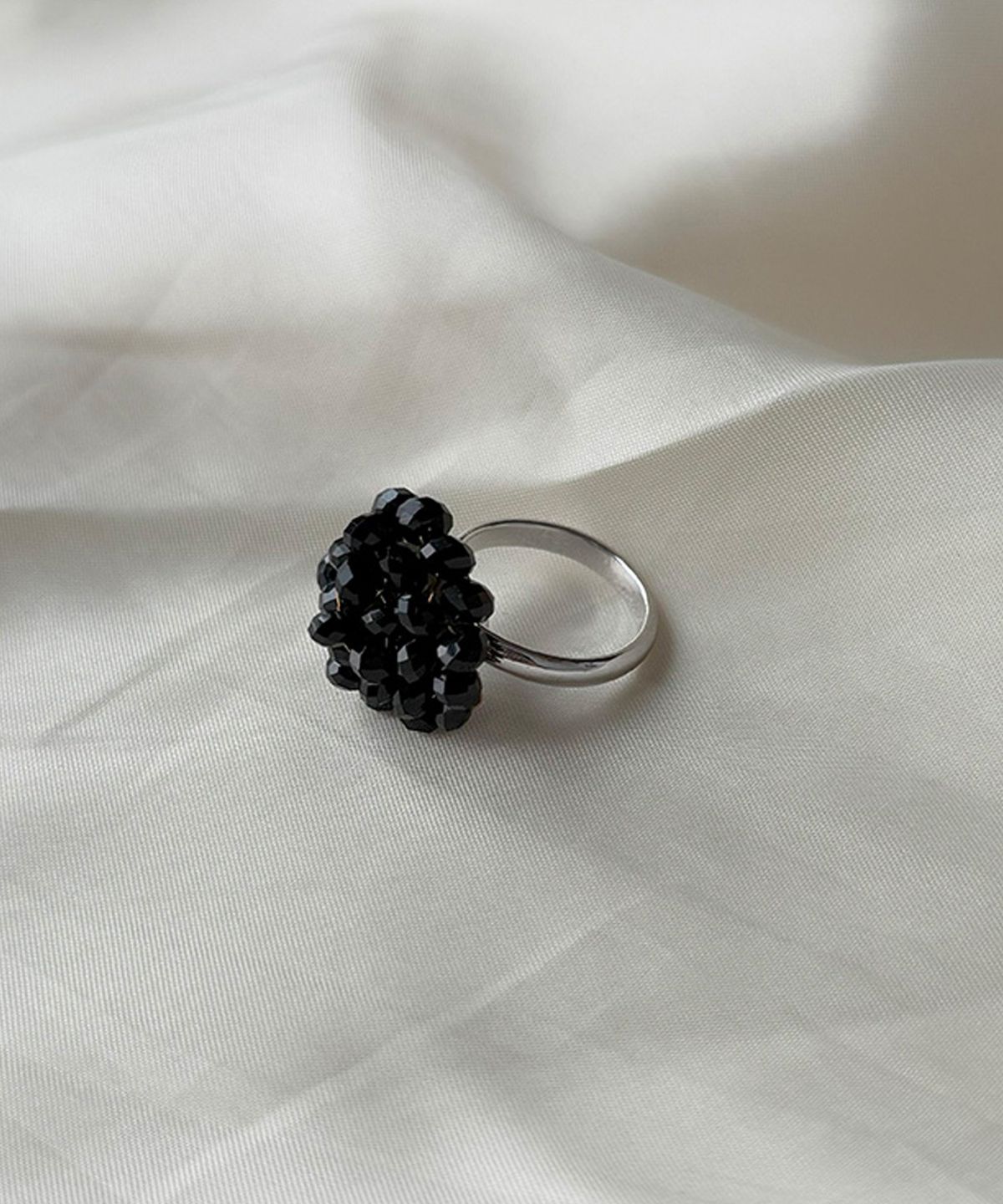 뽀끼(POKKI) BLACK FLORAL BLOOM RING