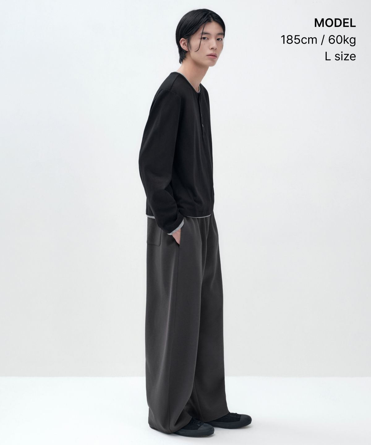 무신사 스탠다드(MUSINSA STANDARD) 레이어드 헴 헨리 넥 크롭 긴소매 티셔츠 [블랙]