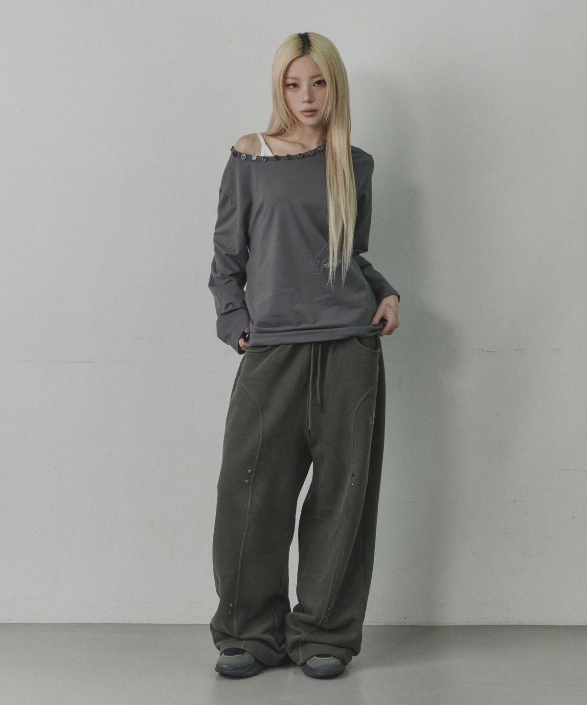 업드래프트(UPDRAFT) Button One-Shoulder Long Sleeve [Grey]