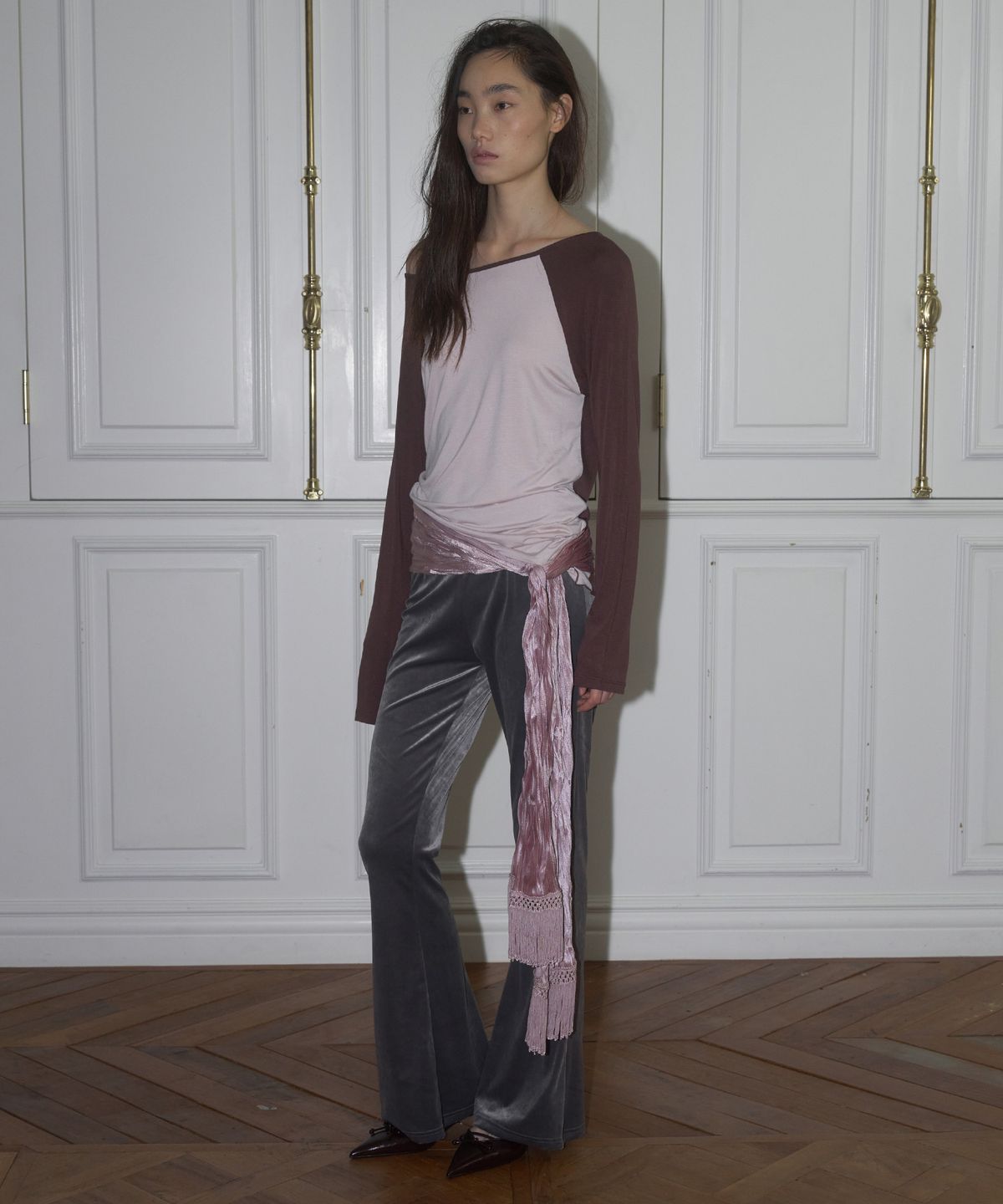 더포르타(THEPORTA) VELVET SEMI FLARED PANTS, CHARCOAL