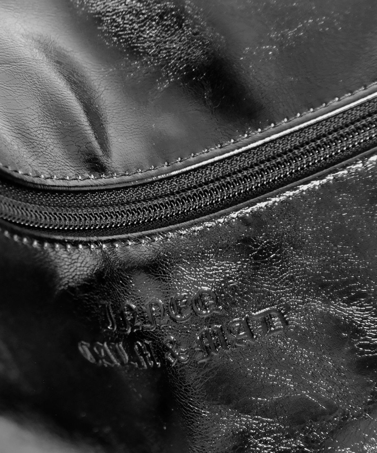이네크(INNEQ) taeri tote_gloss black_lettering