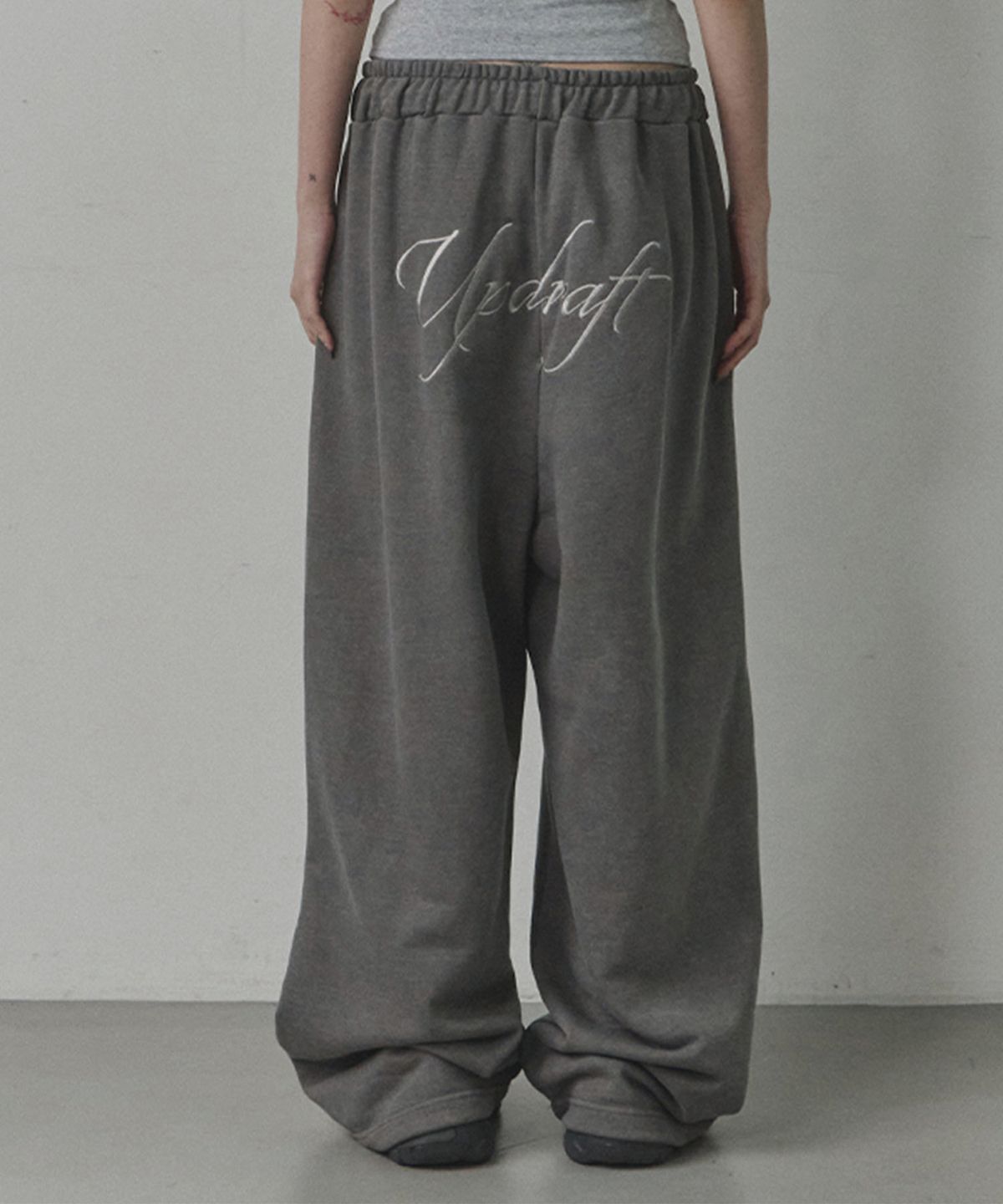 업드래프트(UPDRAFT) Cut-out Line Rivet Washed Track Pants [Cool Grey]