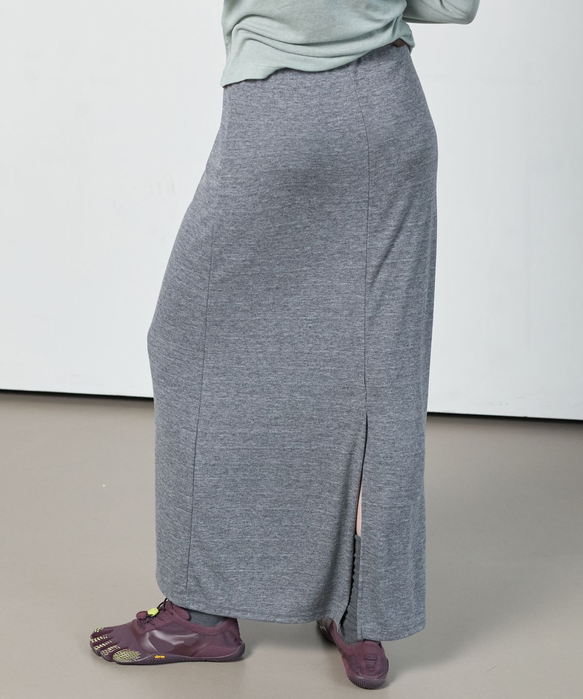 누베르(NUVERE) Mute Long Skirt Mealange Gray