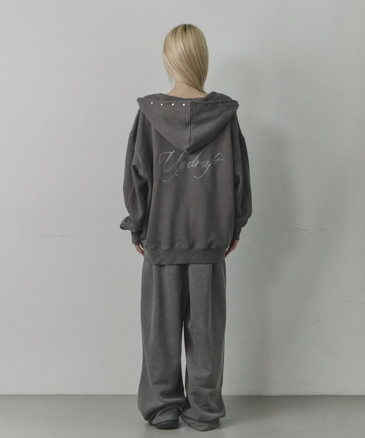 업드래프트(UPDRAFT) Seamed Rivet Washed Zip-up Hoodie [Cool Grey]