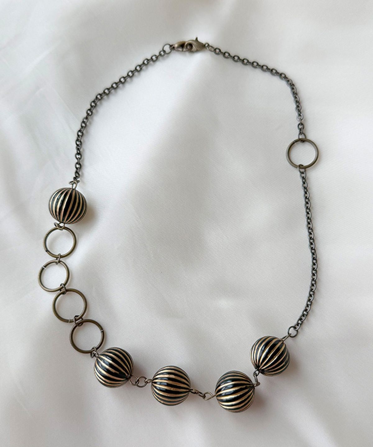 뽀끼(POKKI) STRIPE BALL NECKLACE (GOLD)