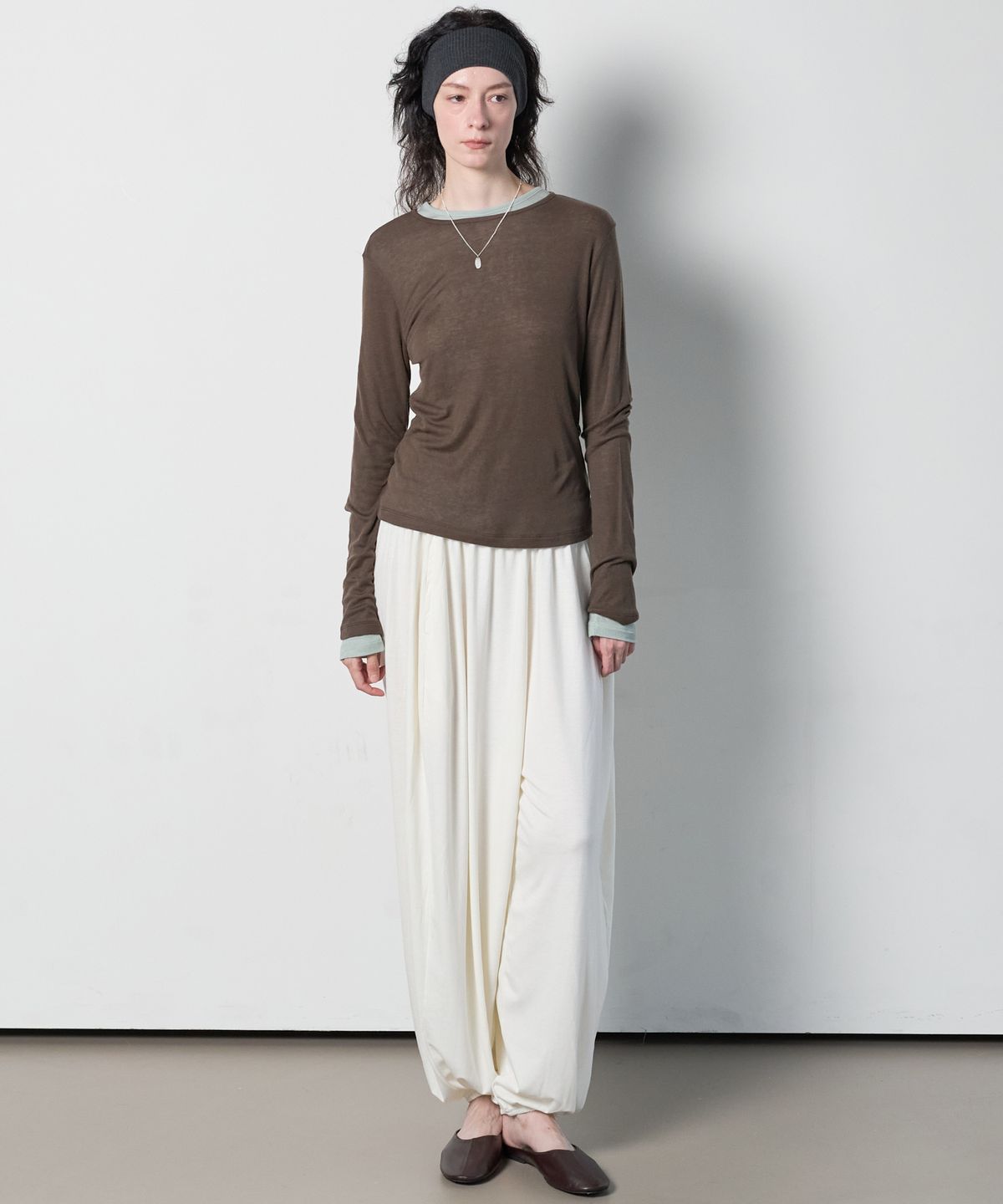 누베르(NUVERE) Base Long Sleeve Tee Brown