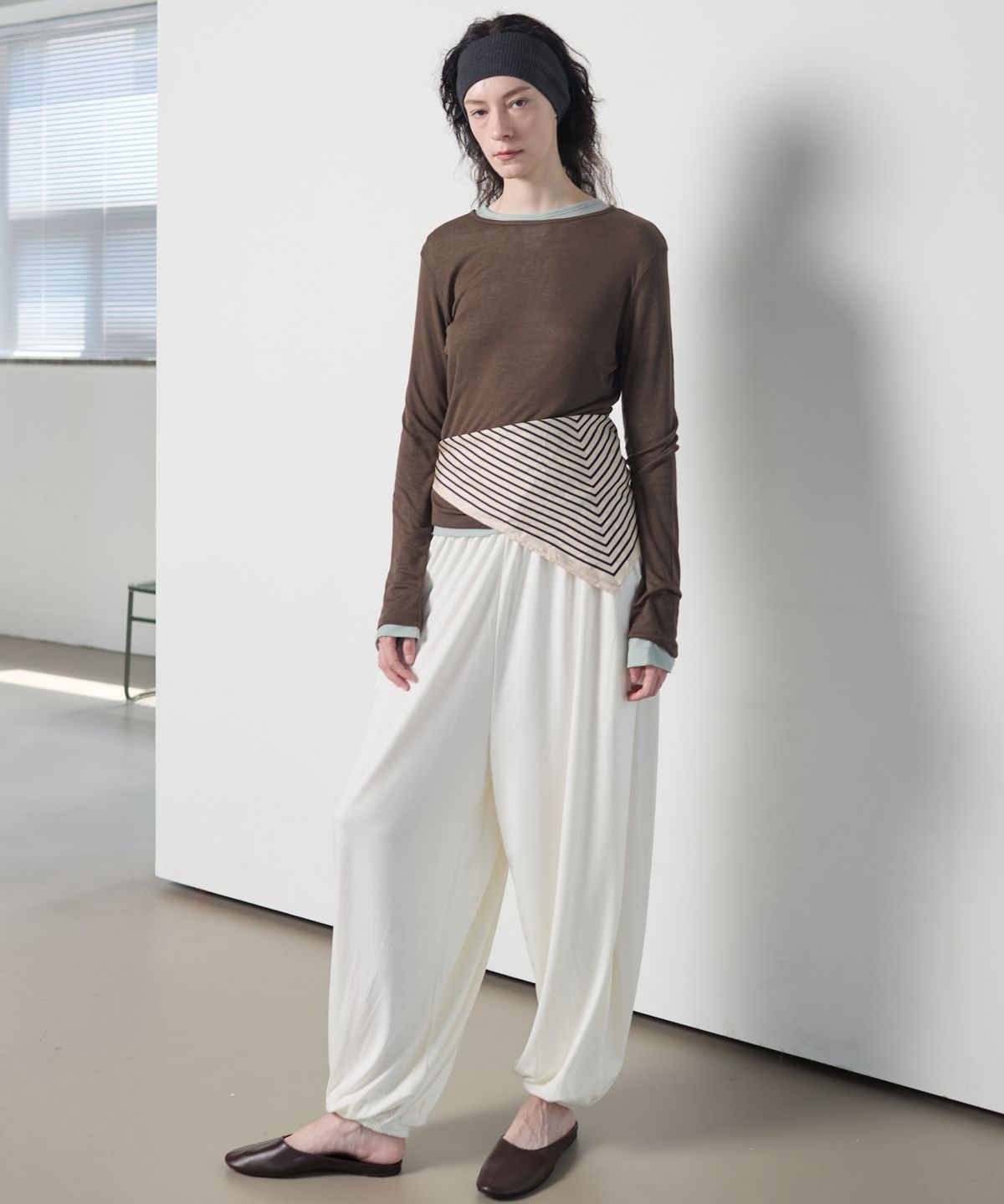 누베르(NUVERE) Base Long Sleeve Tee Brown