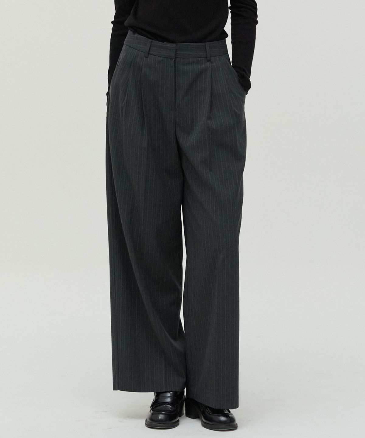 뉴루키(NEW LOOKY) Modern Two-Tuck Pants _Charcoal grey