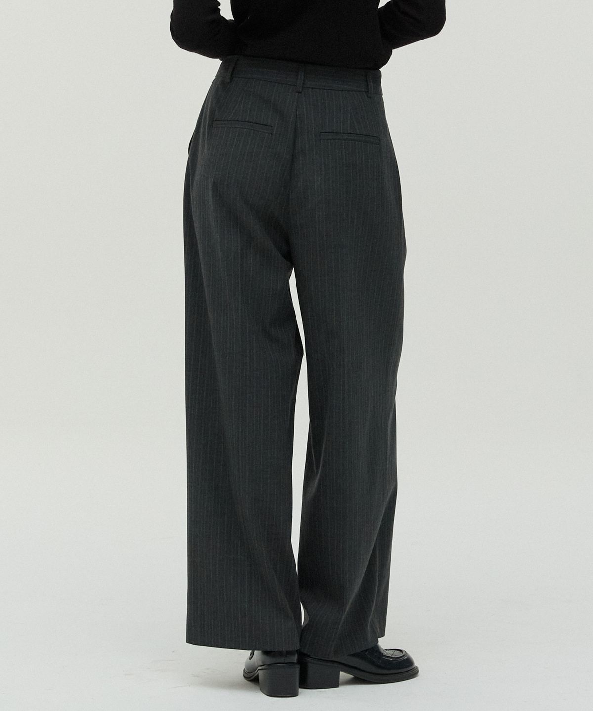 뉴루키(NEW LOOKY) Modern Two-Tuck Pants _Charcoal grey