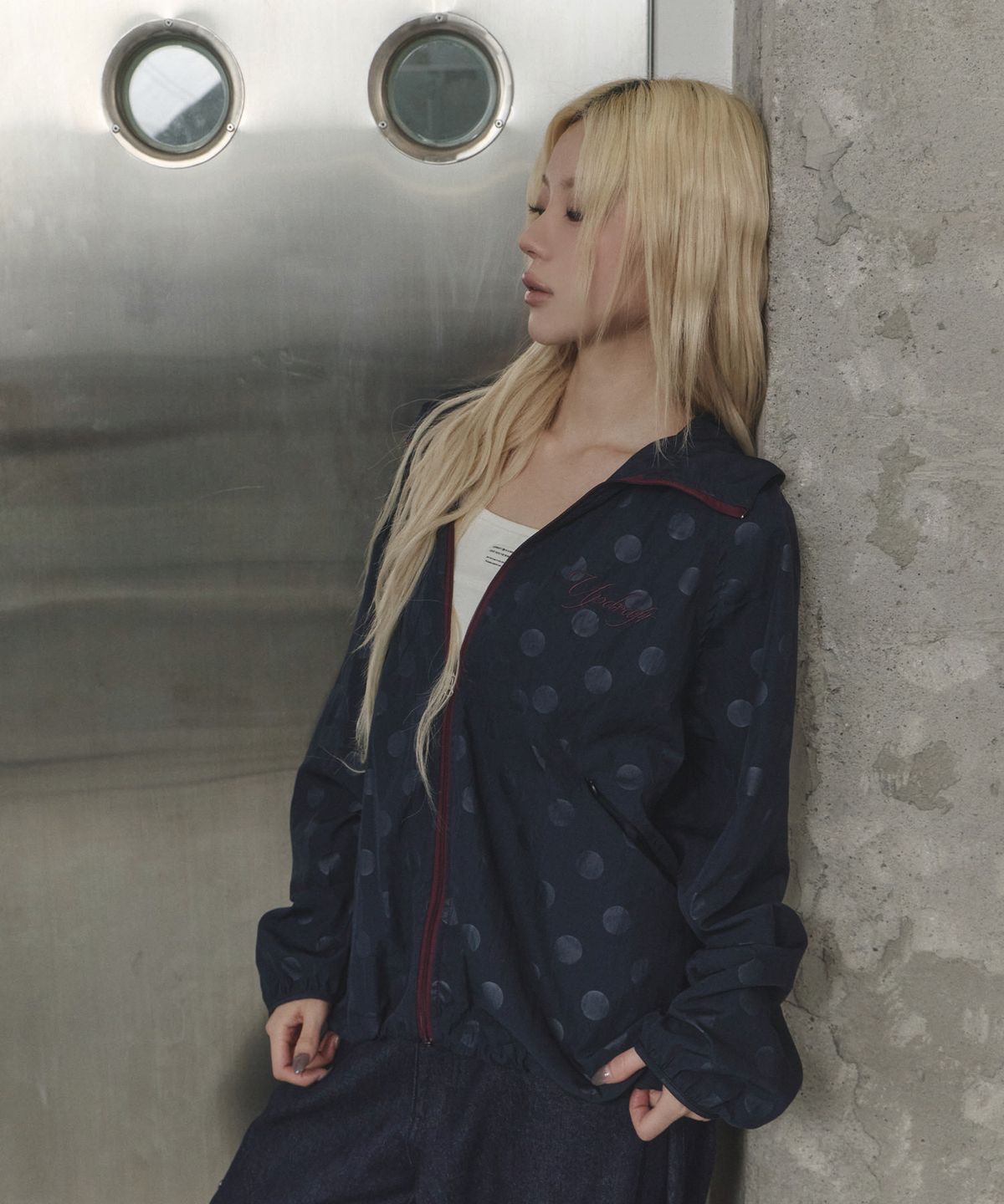 업드래프트(UPDRAFT) Dot Asymmetric Cutout Windbreaker [Navy]