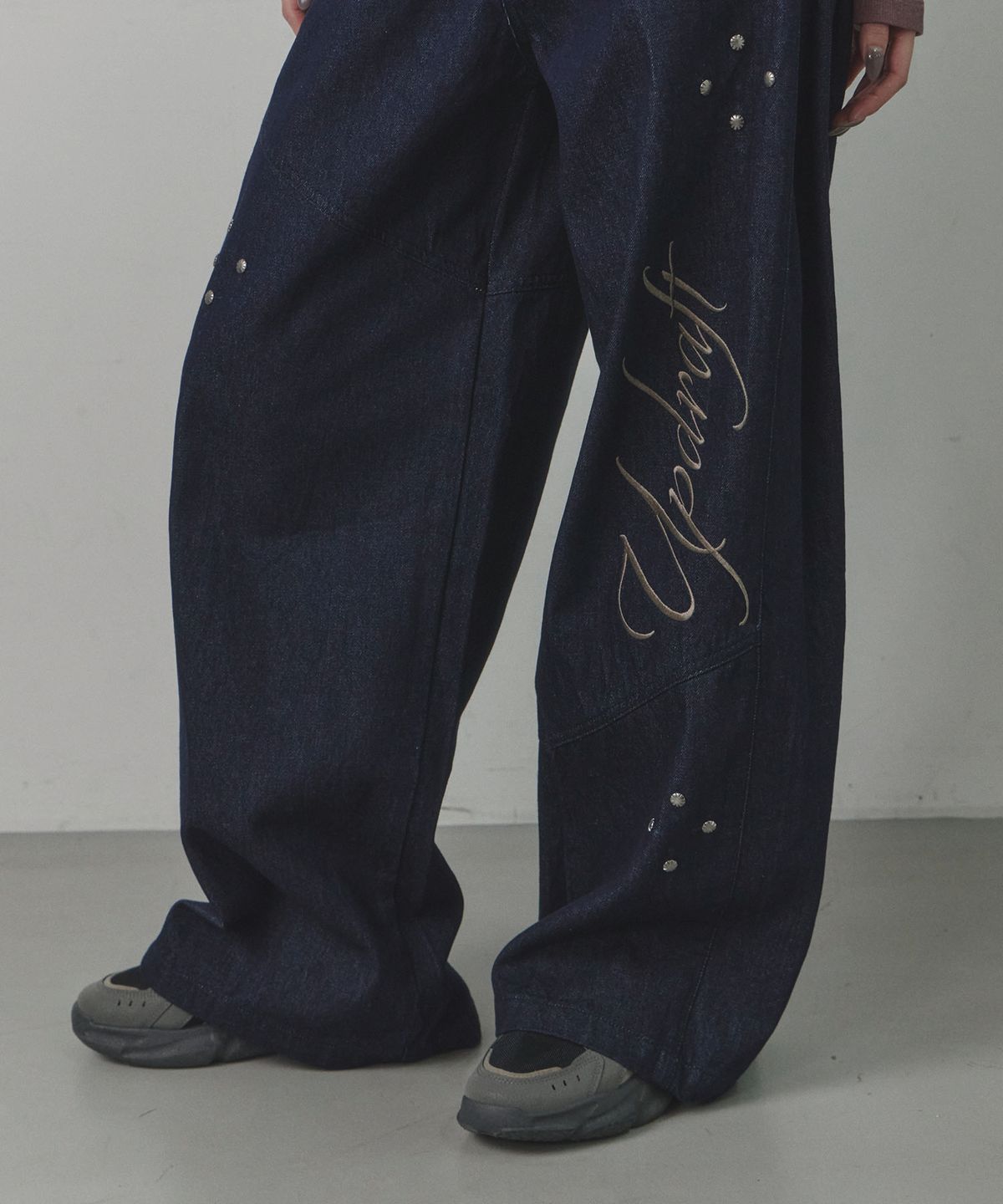 업드래프트(UPDRAFT) Side Pintuck Rivet Wide Denim Pants [Washed Blue]