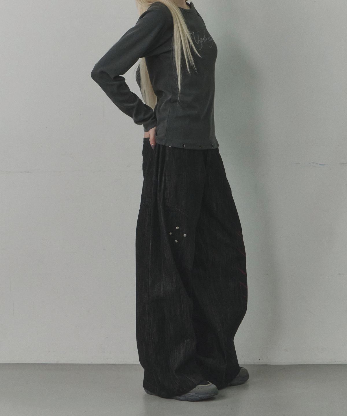 업드래프트(UPDRAFT) Side Pintuck Rivet Wide Denim Pants [Washed Black]