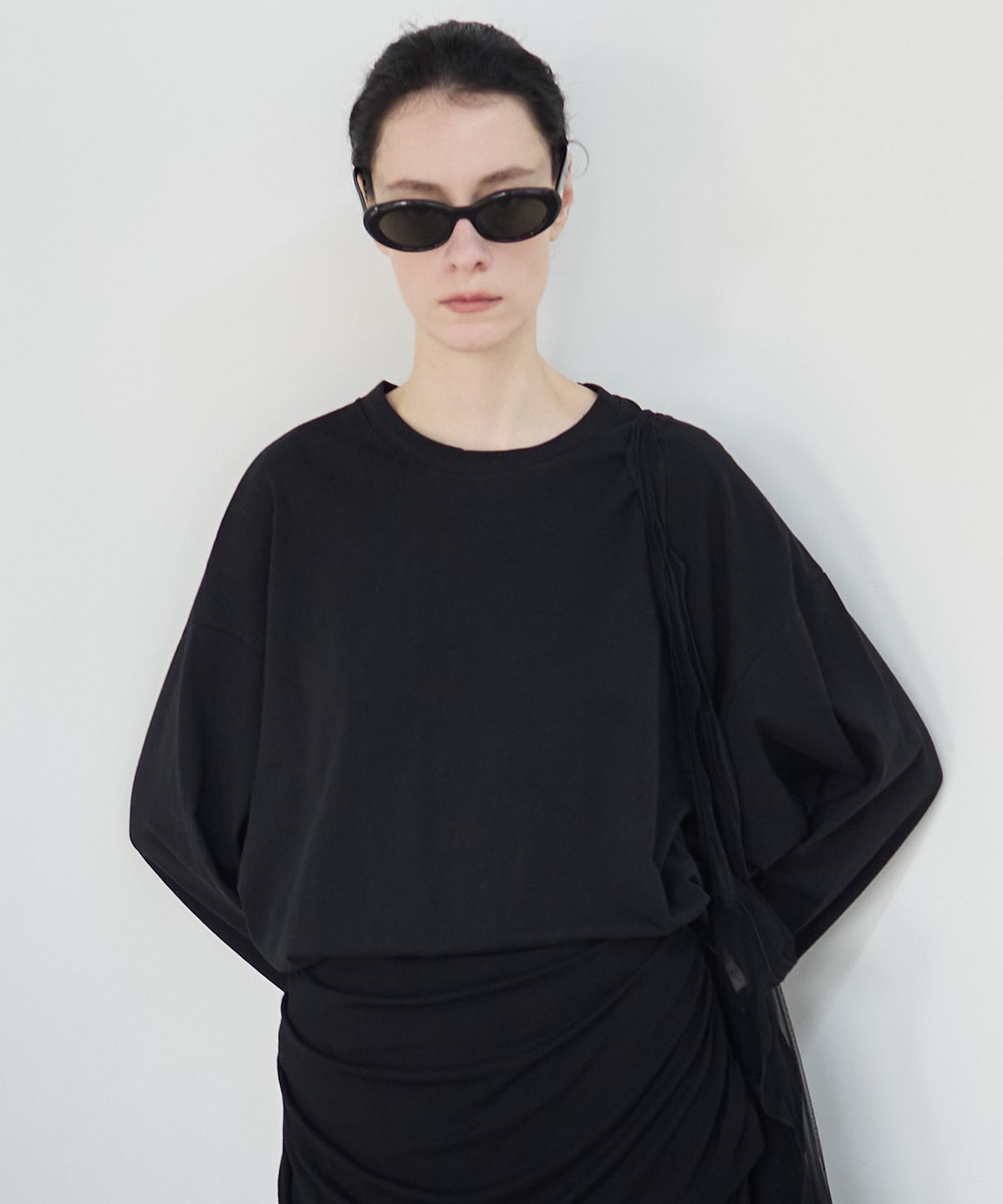 누베르(NUVERE) Bread Long Sleeve Tee Black