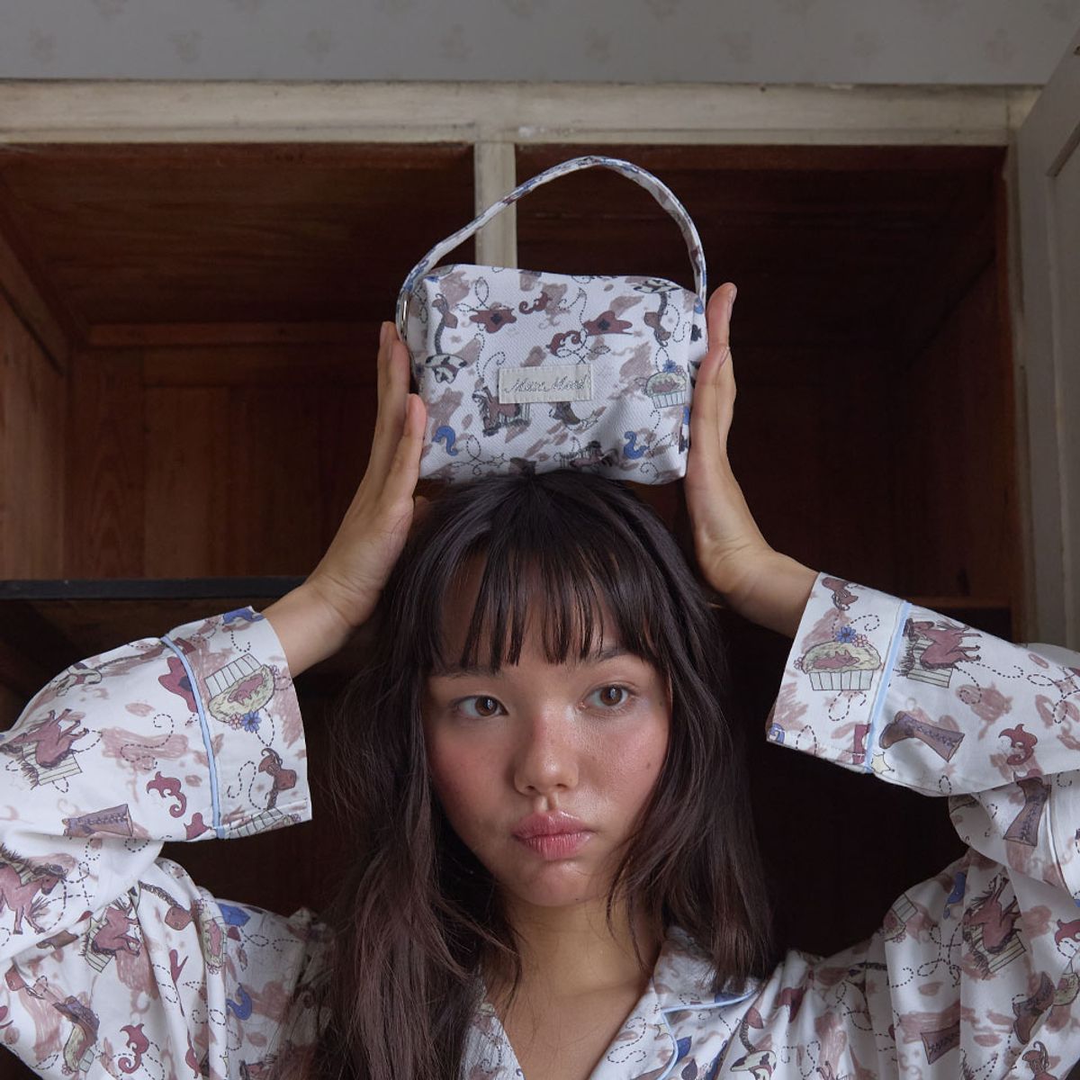 뮤즈무드(MUSEMOOD) Western hand bag pouch (핸드파우치백)