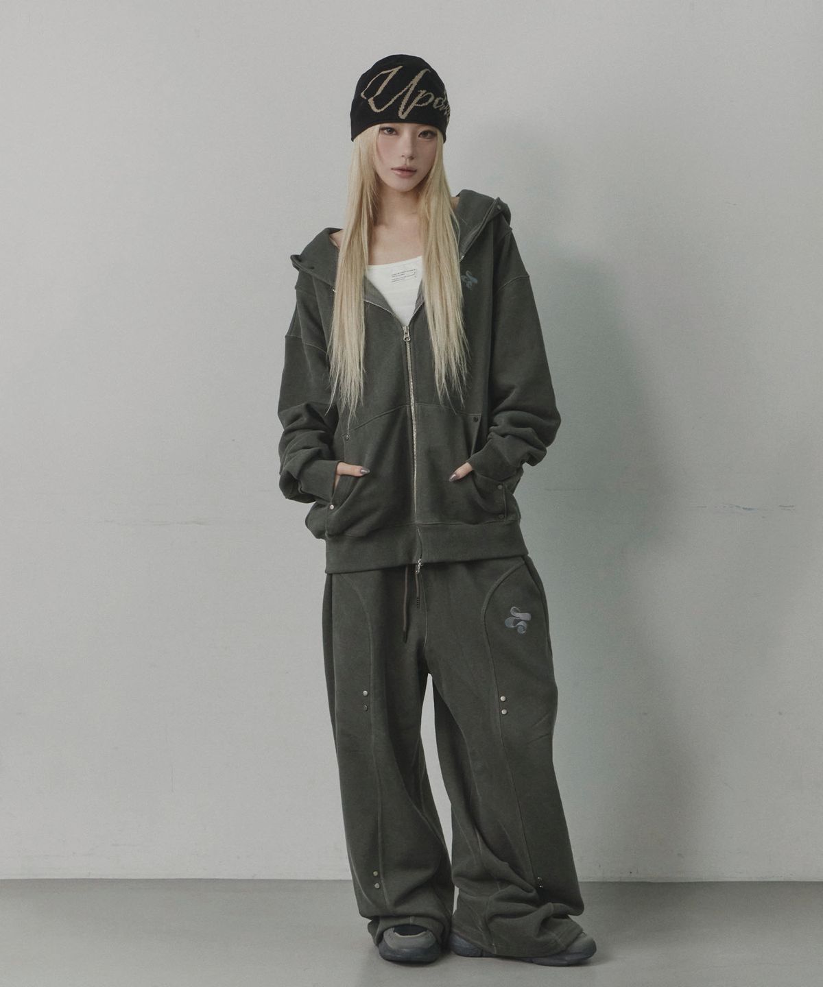 업드래프트(UPDRAFT) Seamed Rivet Washed Zip-up Hoodie [Warm Grey]