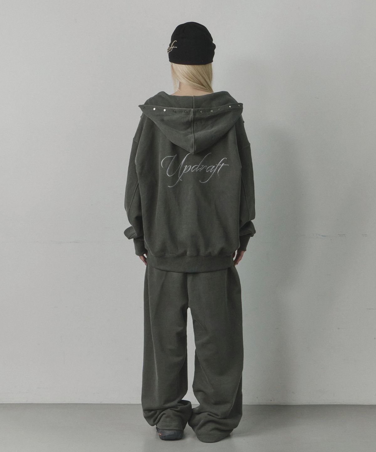 업드래프트(UPDRAFT) Seamed Rivet Washed Zip-up Hoodie [Warm Grey]