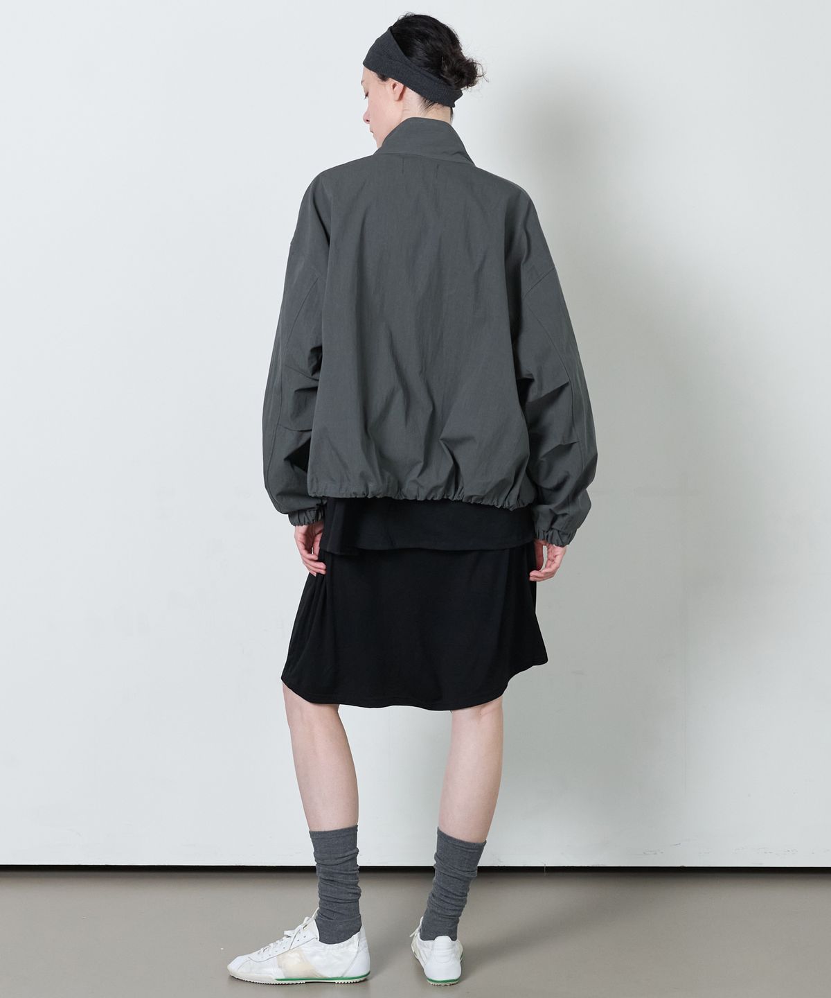 누베르(NUVERE) Gathered Blouson Charcoal