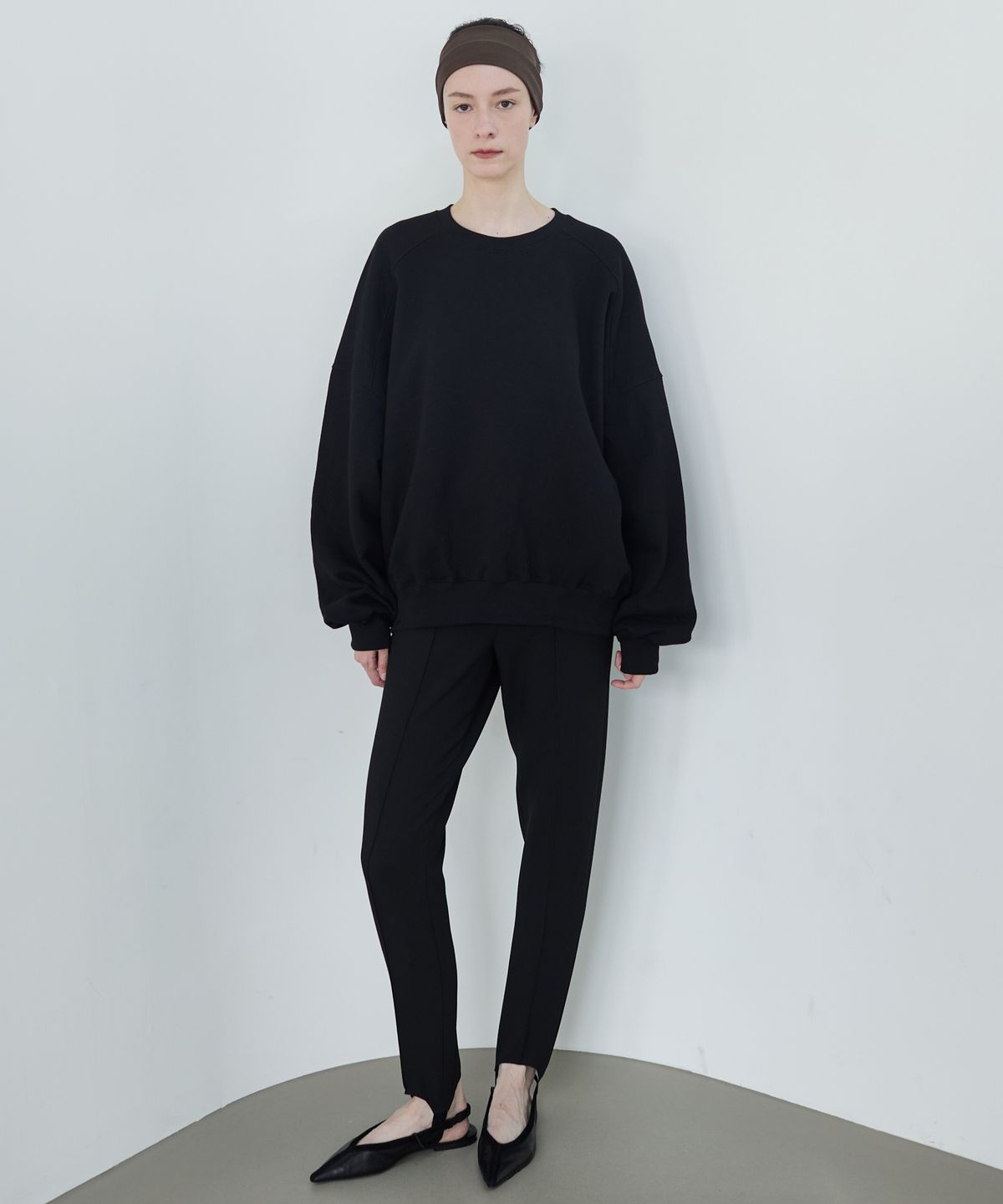 누베르(NUVERE) Dover Oversized Sweat Black