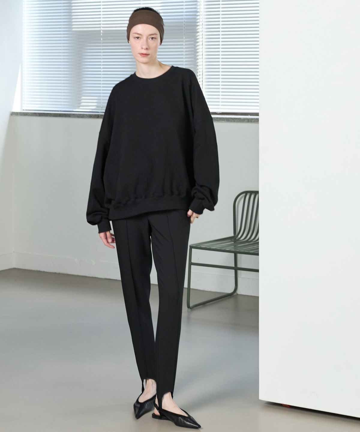 누베르(NUVERE) Dover Oversized Sweat Black