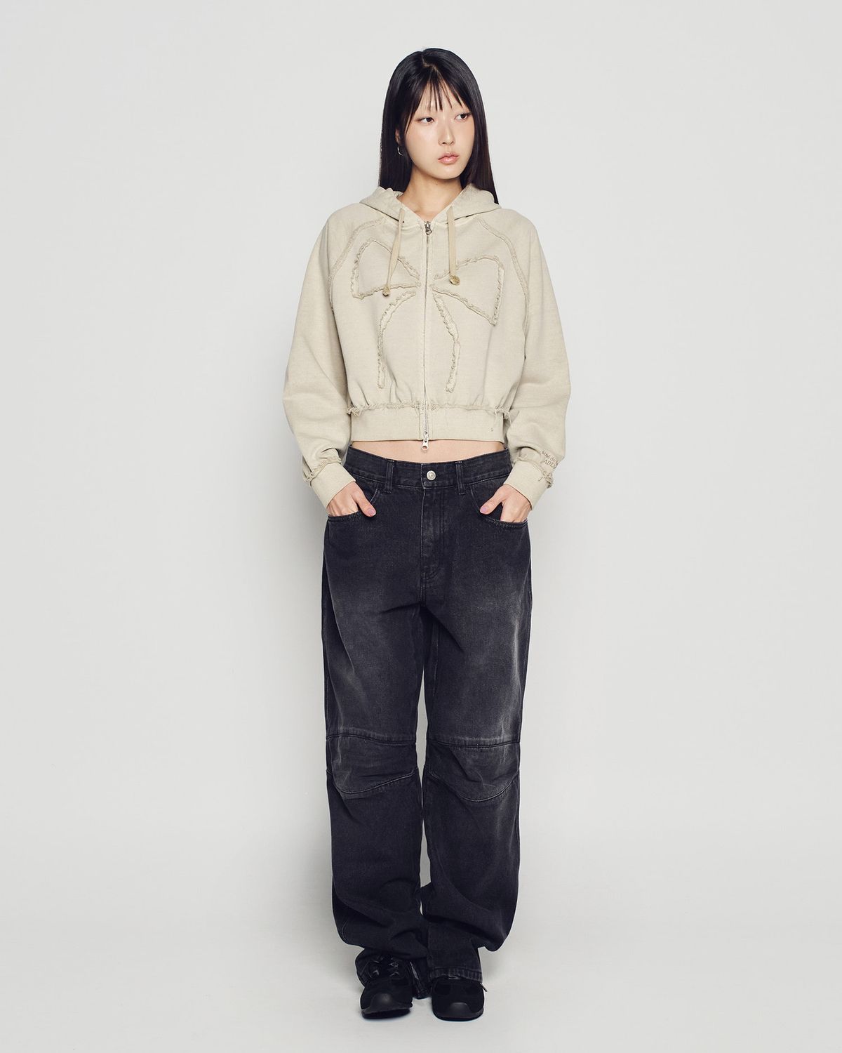 아크메드라비(ACME DE LA VIE) WOMAN RIBBON APPLIQUE CROP HOODIE ZIP UP